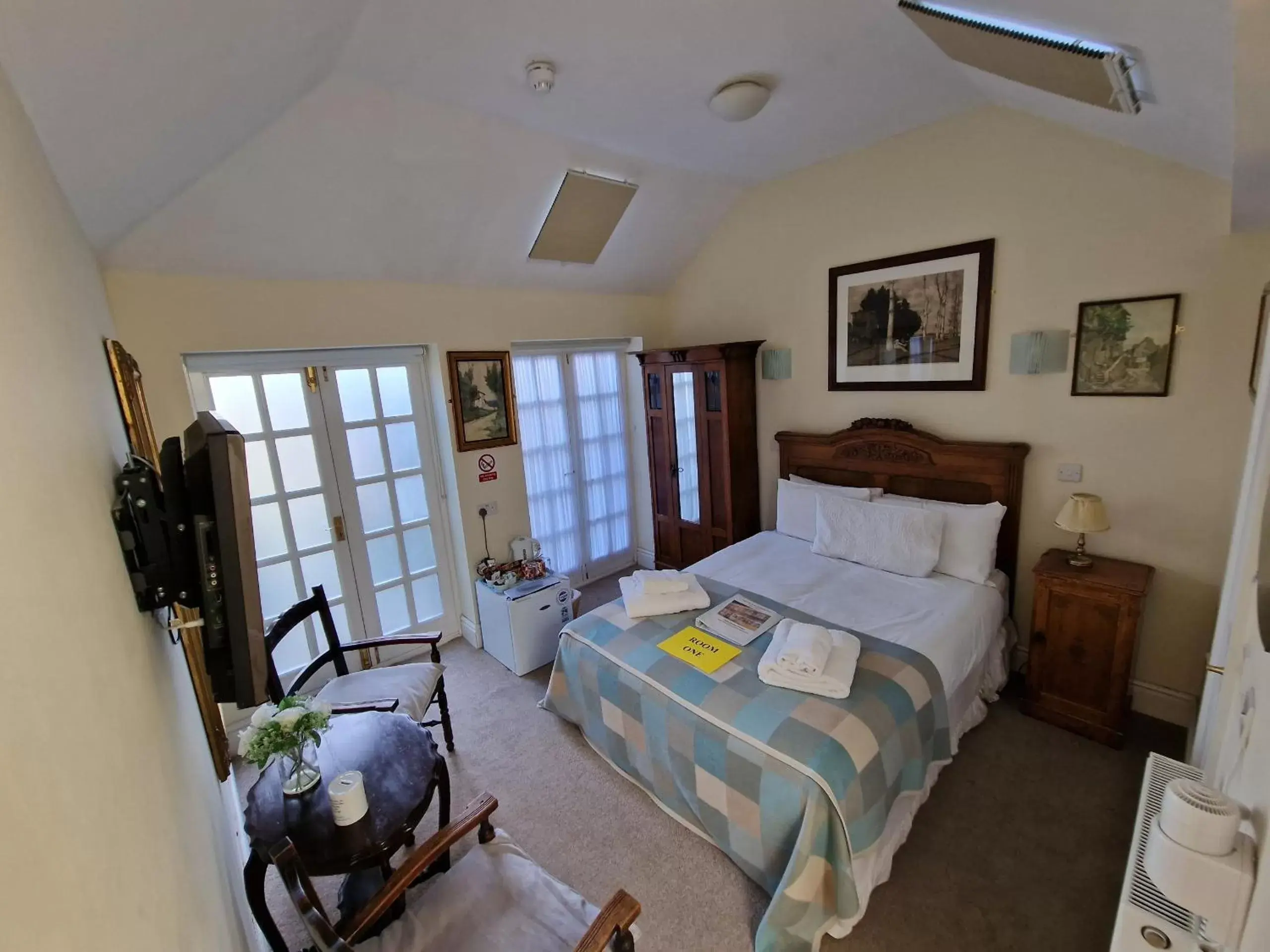 Double Room with Private Bathroom in The Black Horse Inn Double Room with Private Bathroom in The Black Horse Inn