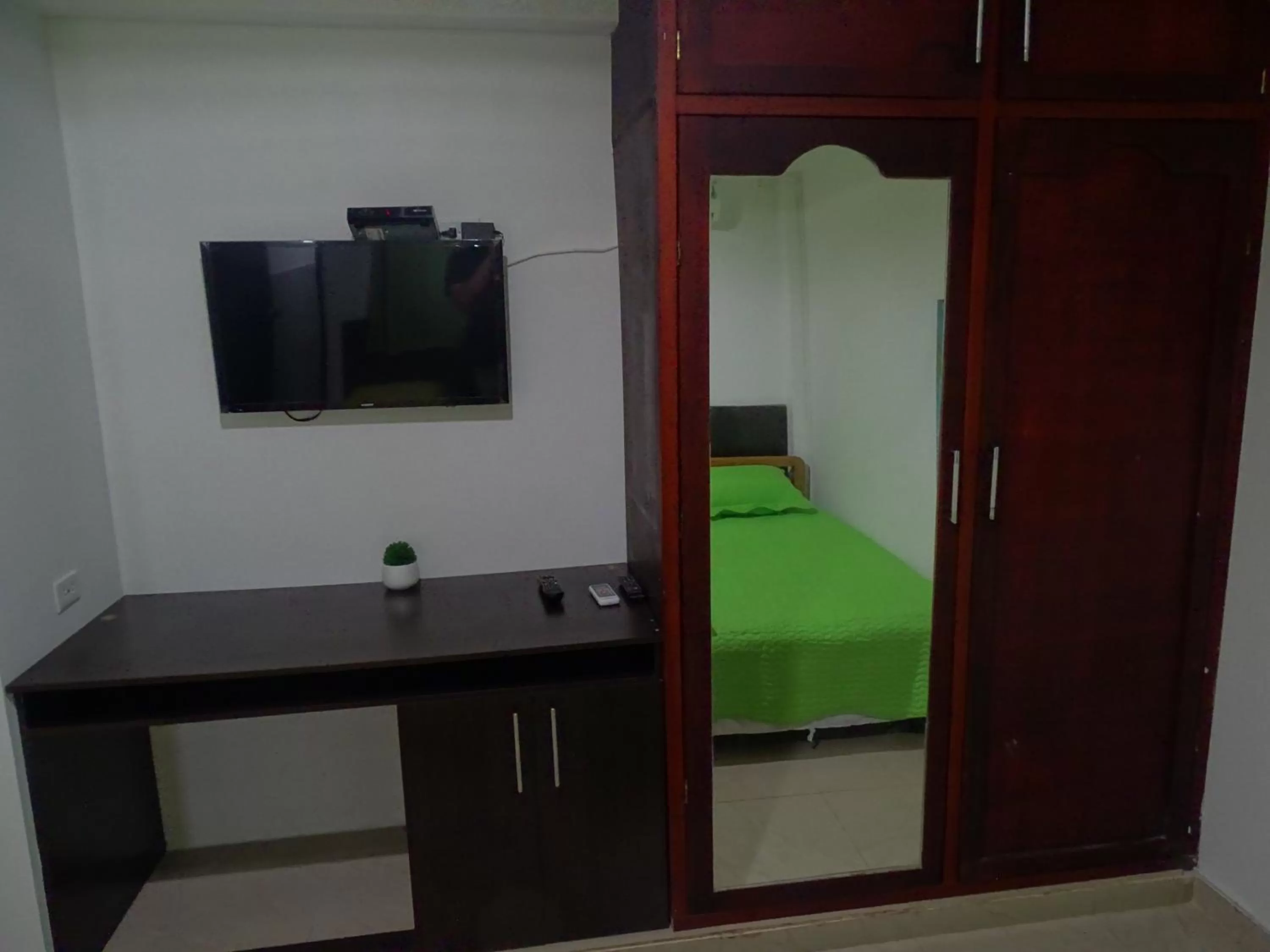 Property building, TV/Entertainment Center in Jackuri Casa Hospedaje