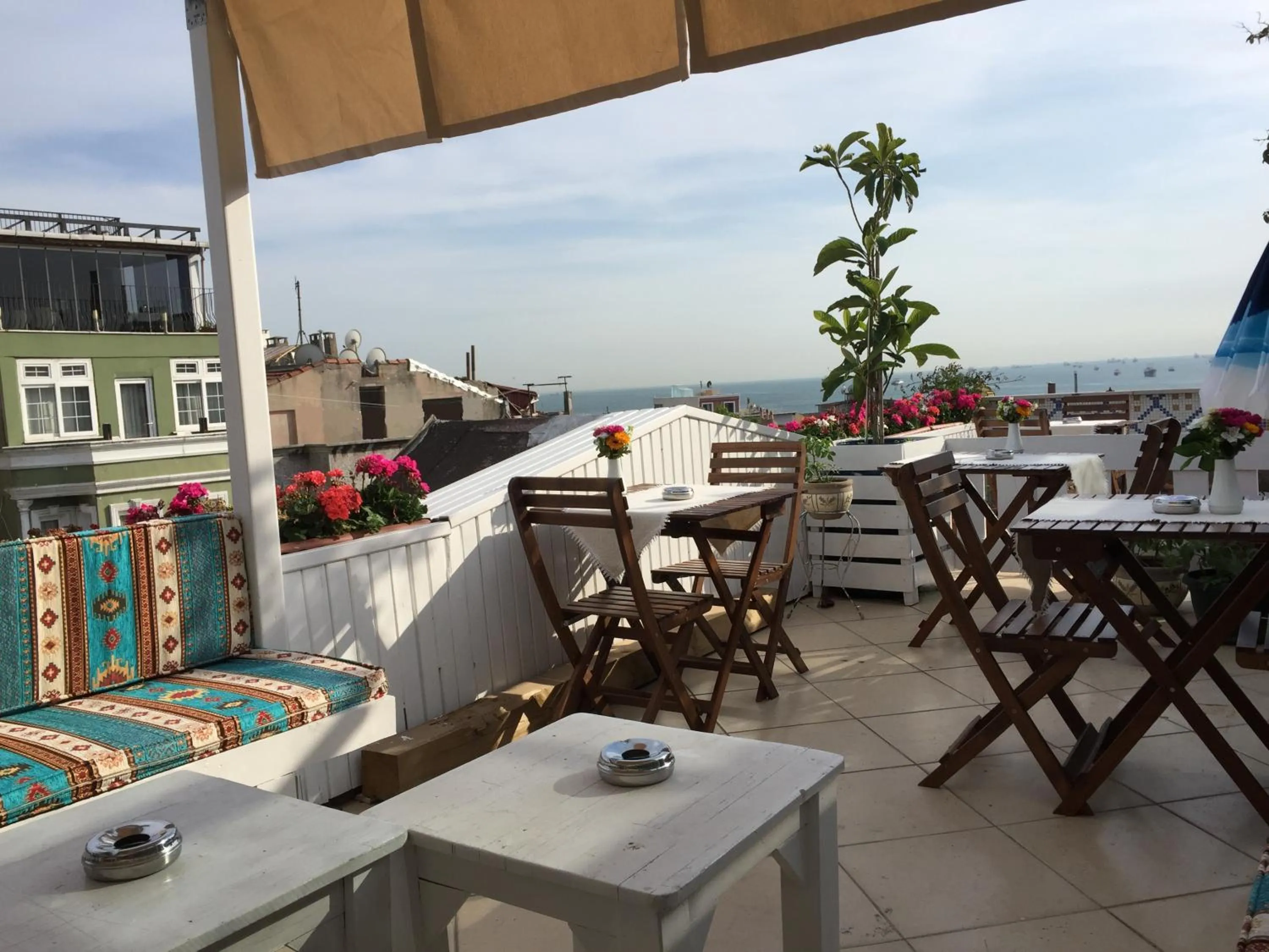 Balcony/Terrace in Istanbul Holiday Hotel