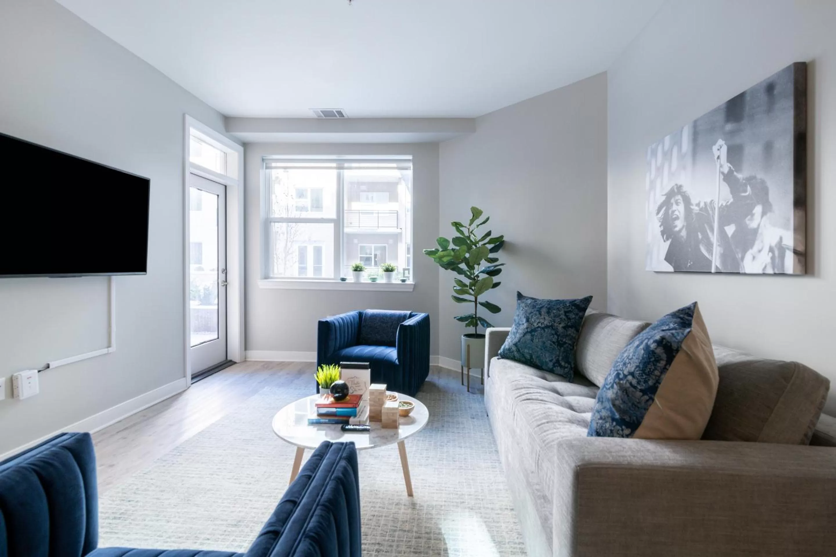 Living room, Seating Area in Mint House Detroit - New Center