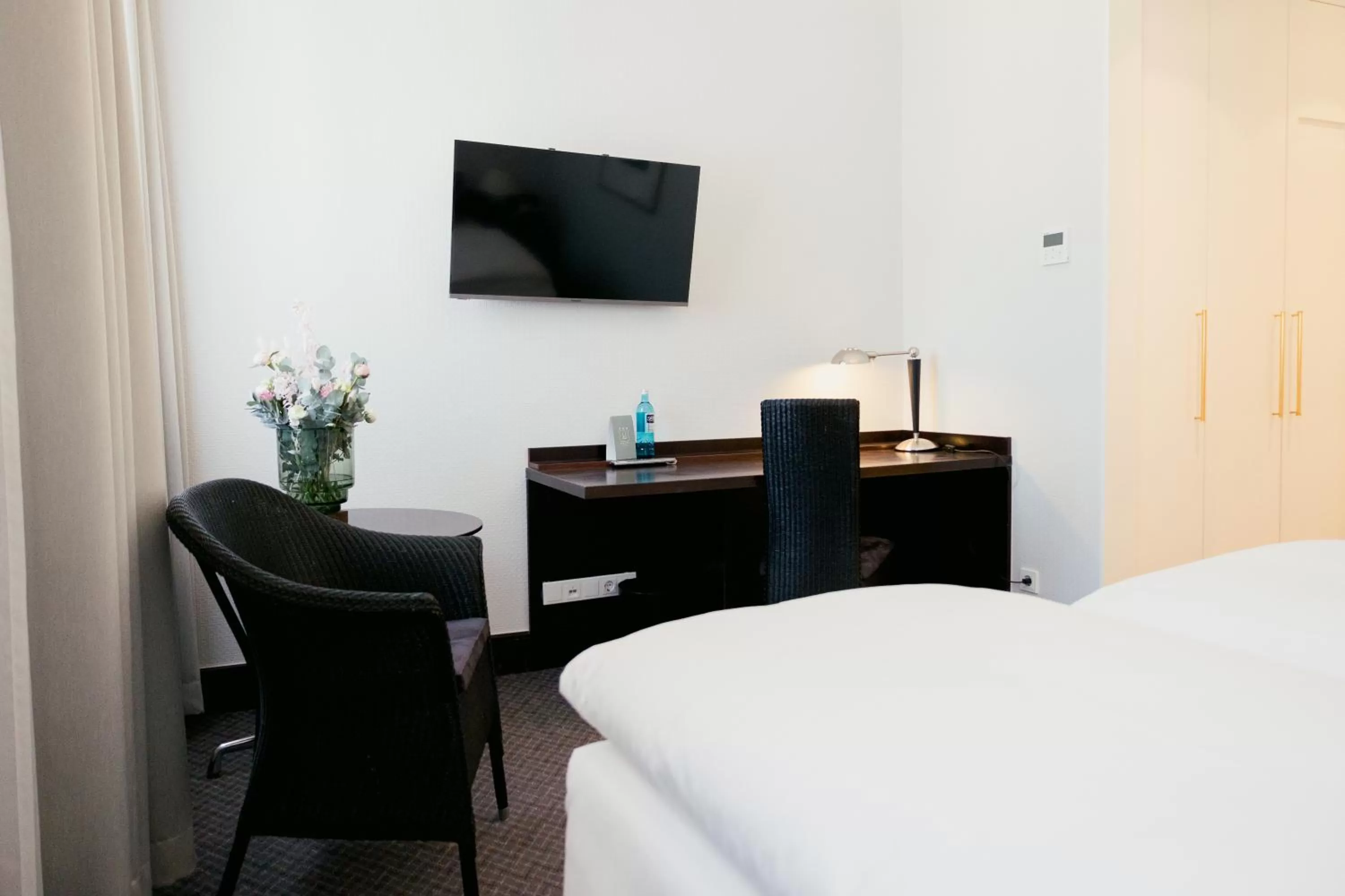 Photo of the whole room, Bed in DOM Hotel LIMBURG