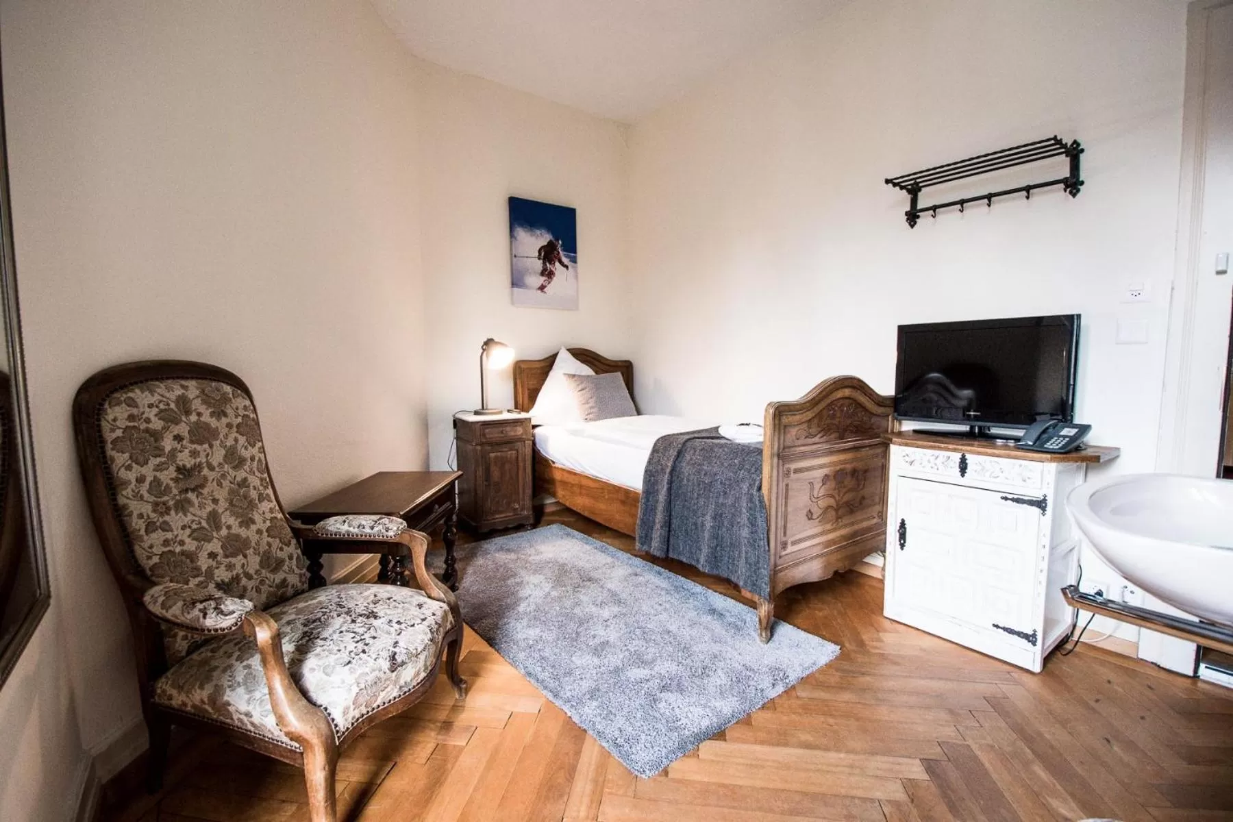 Photo of the whole room in Hotel Hoheneck- self check-in