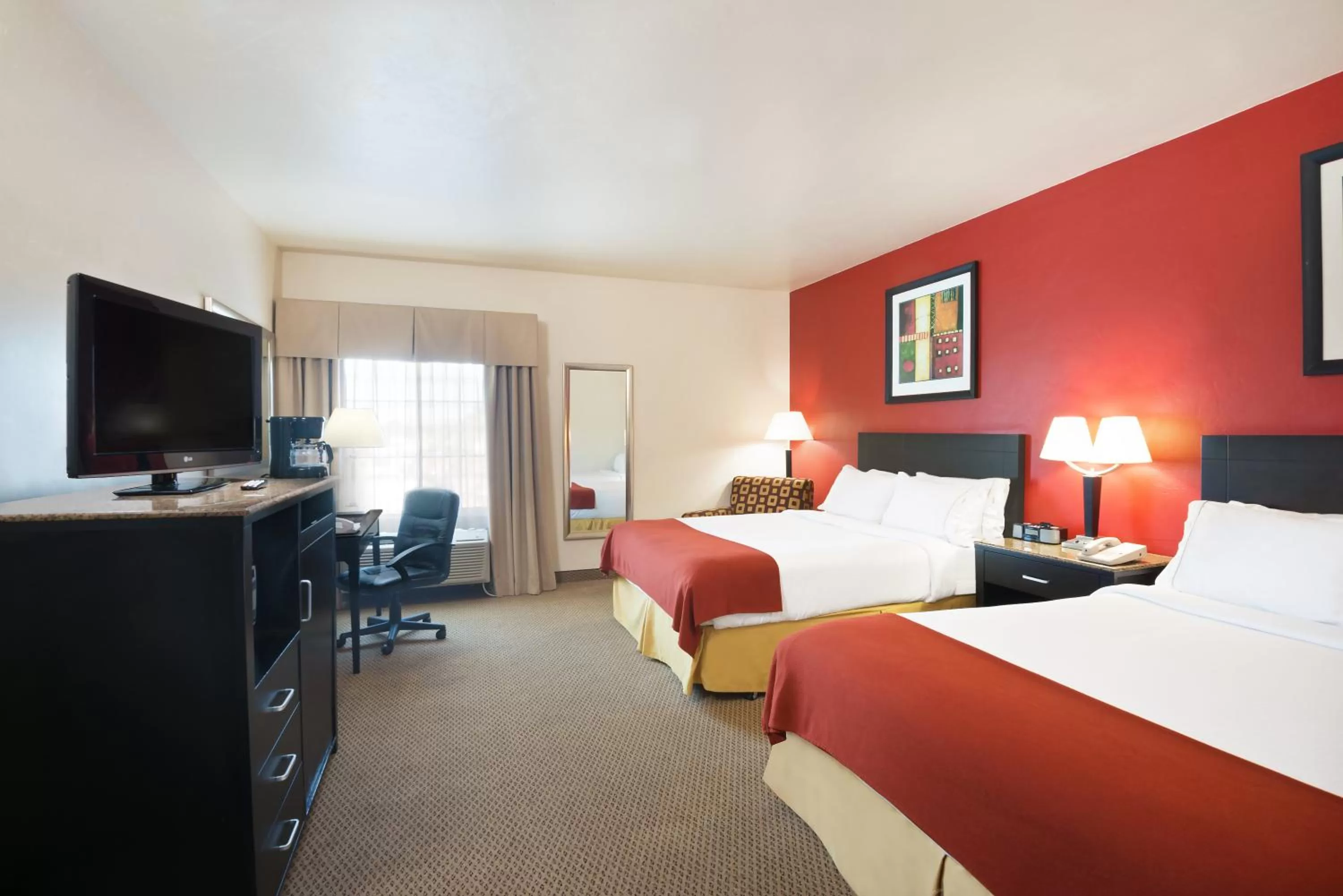 Photo of the whole room, Bed in Holiday Inn Express & Suites Casa Grande by IHG