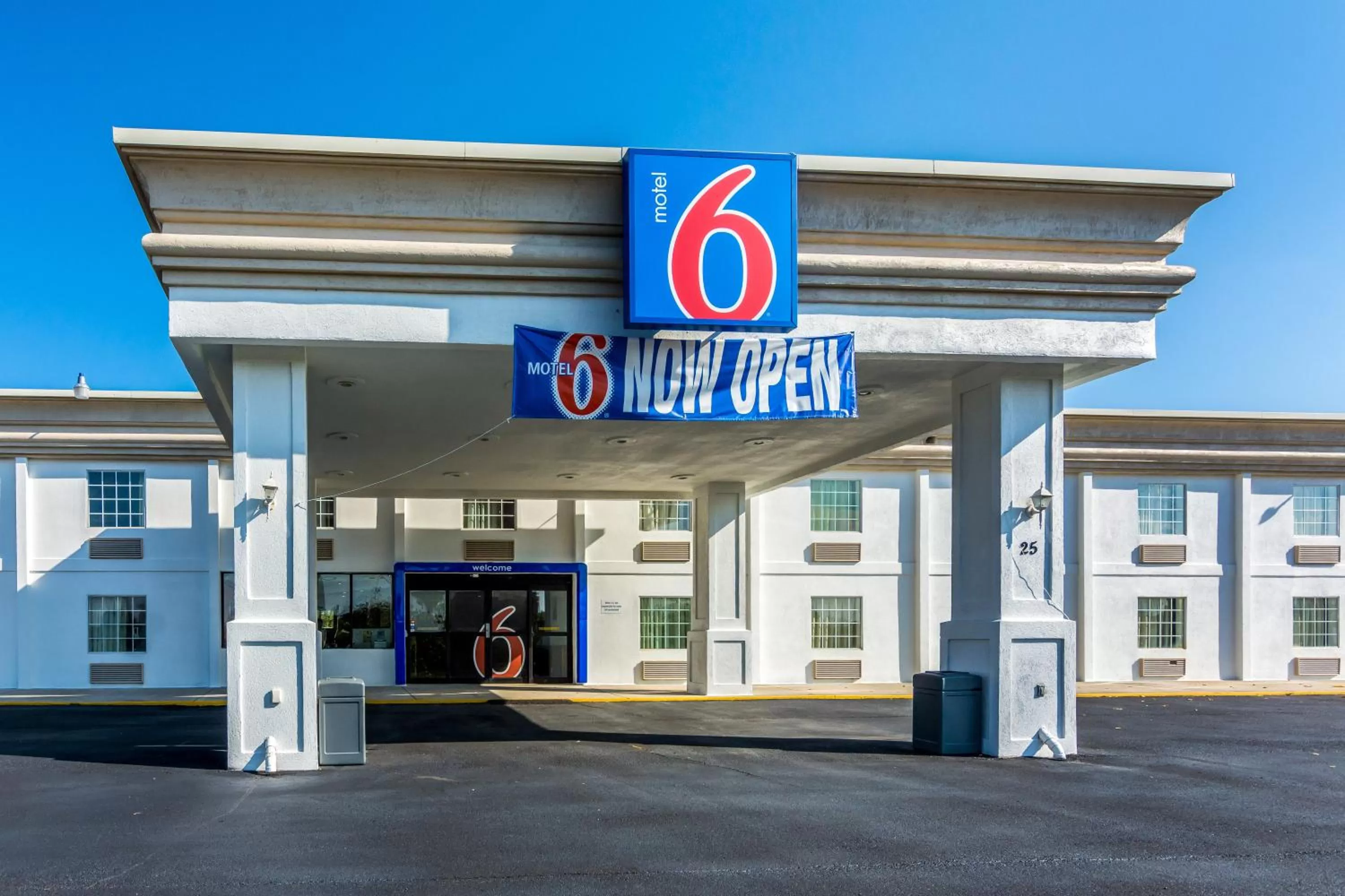 Facade/entrance in Motel 6-Petersburg, VA - Fort Lee