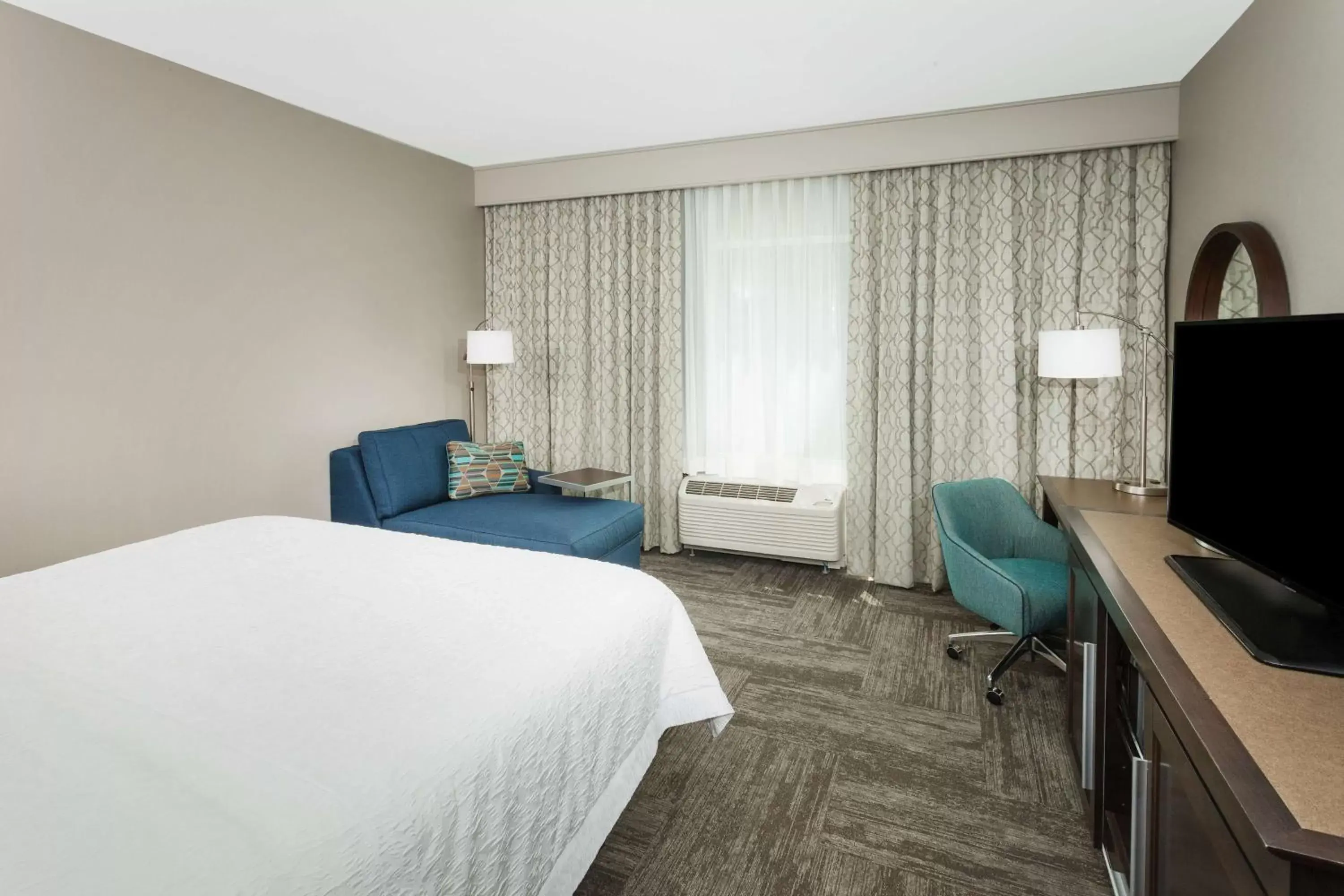 King Room - Hearing Access/Non-Smoking in Hampton Inn Kennebunk Kennebunkport Me King Room - Hearing Access/Non-Smoking in Hampton Inn Kennebunk Kennebunkport Me