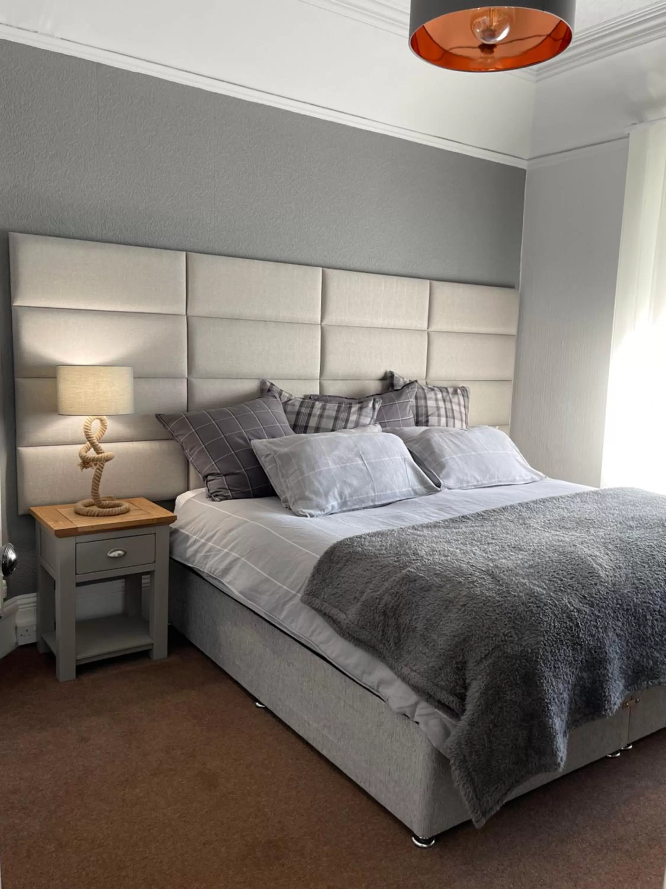 Bed in The Upper Largo Hotel & Restaurant