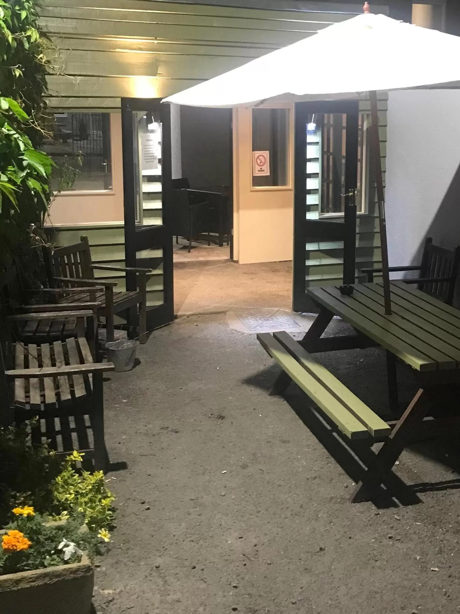 Restaurant/places to eat in Crown Inn