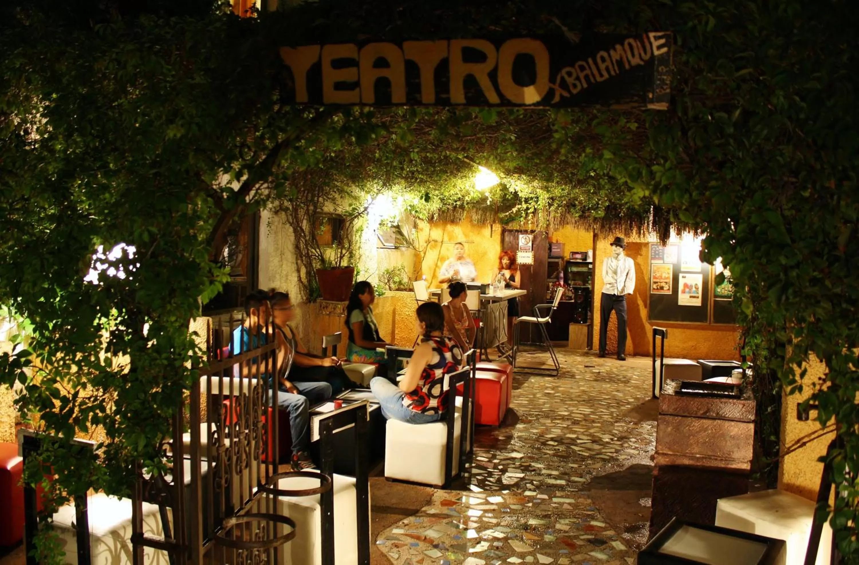 People in Hotel Xbalamqué & Spa Cancún Centro