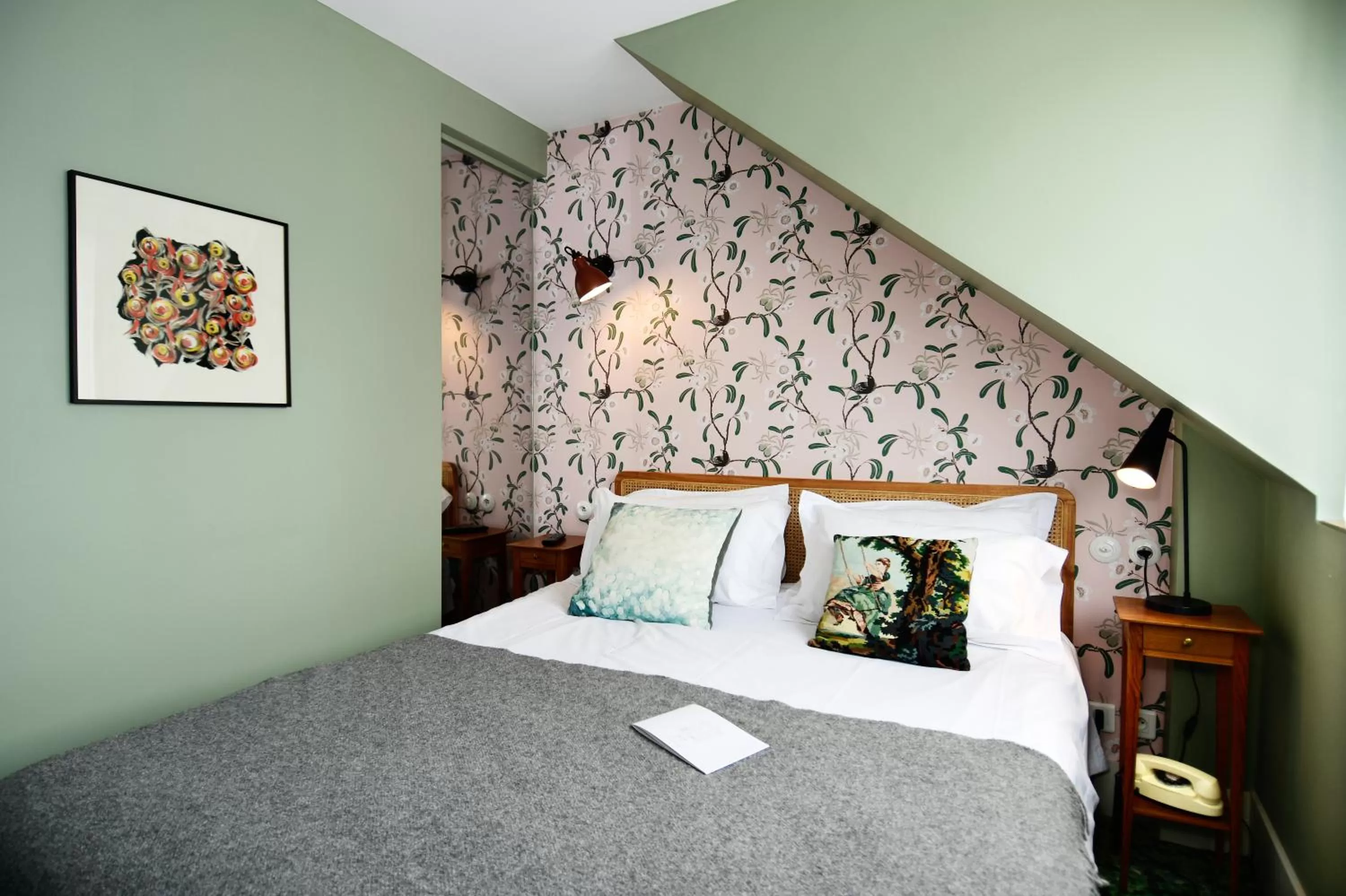 Bed in Hotel Les Pilotes