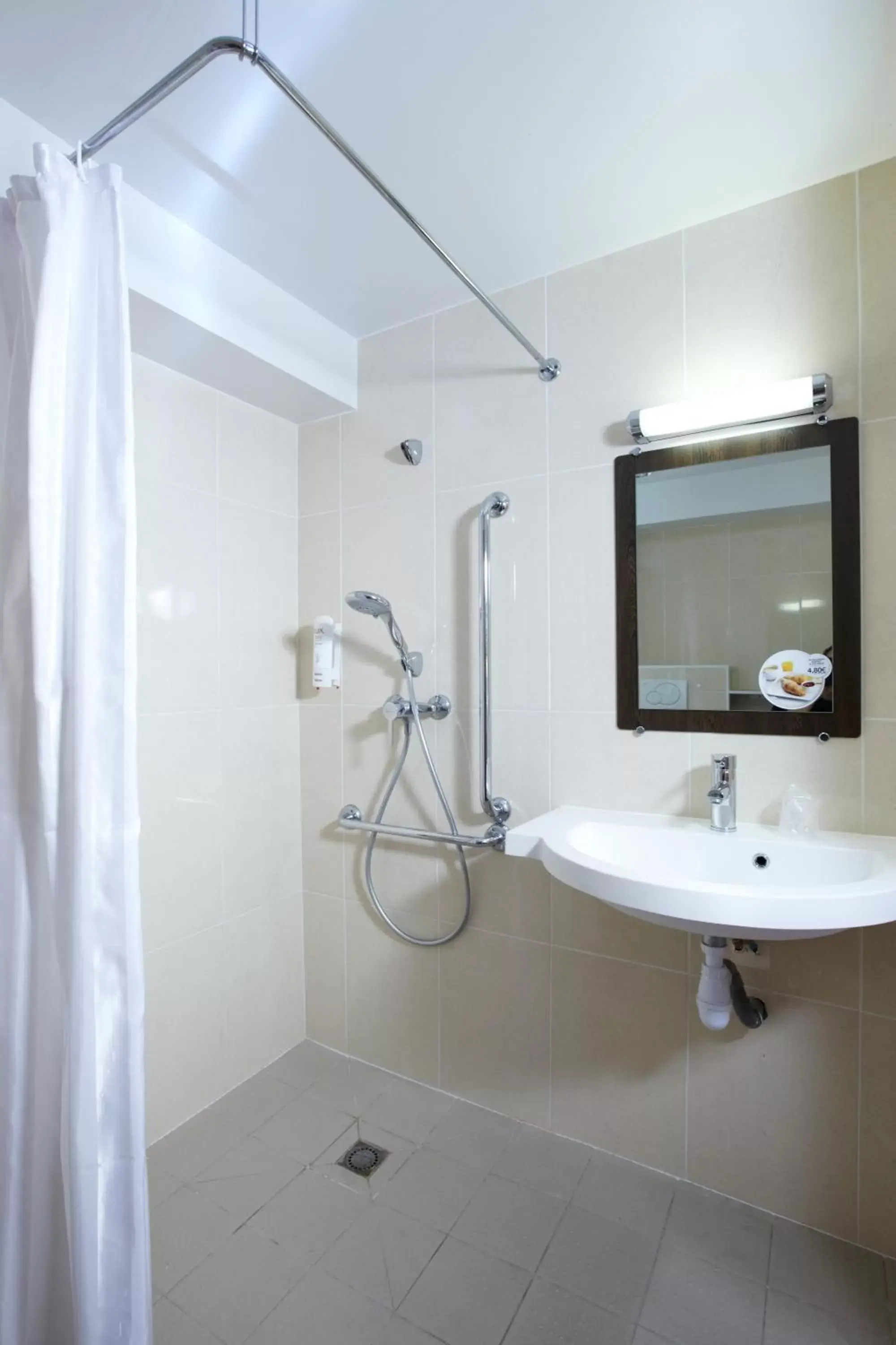 Family Room in Premiere Classe Beziers Family Room in Premiere Classe Beziers