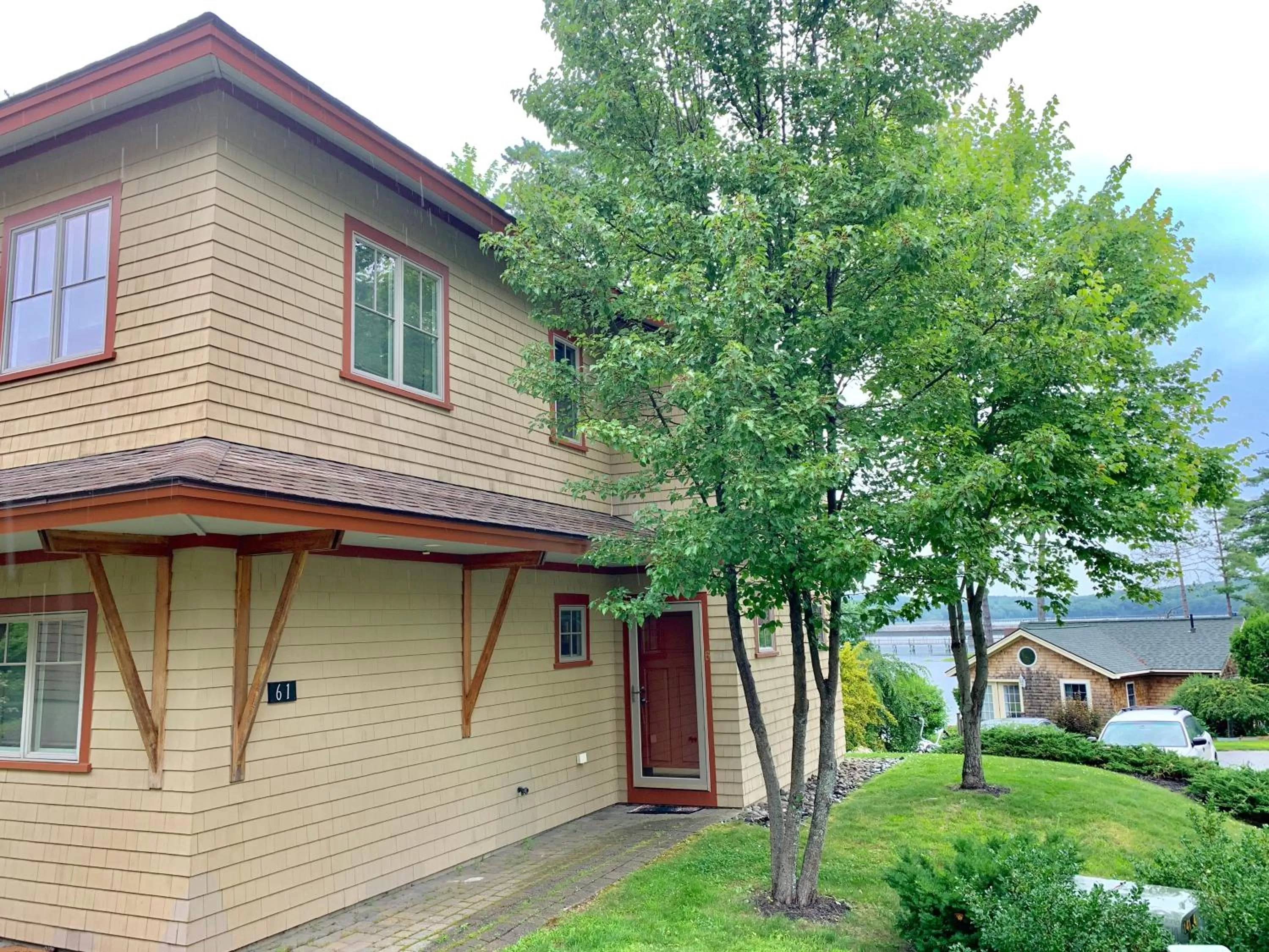 Property Building in Sheepscot Harbour Village Resort