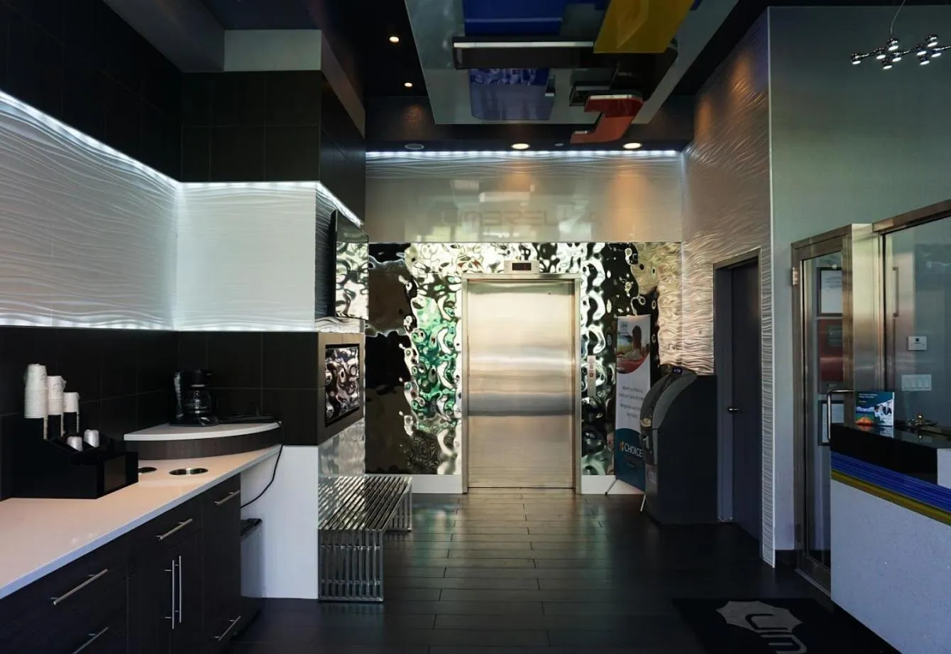 Lobby or reception in Umbrella Hotel Bronx