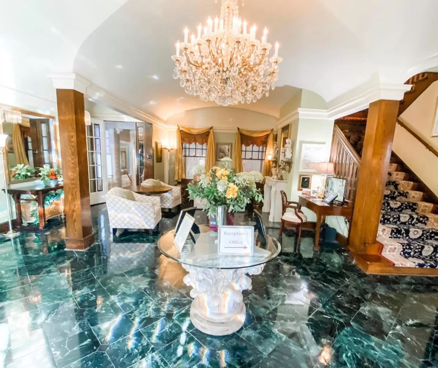 Lobby or reception in Fairview Inn