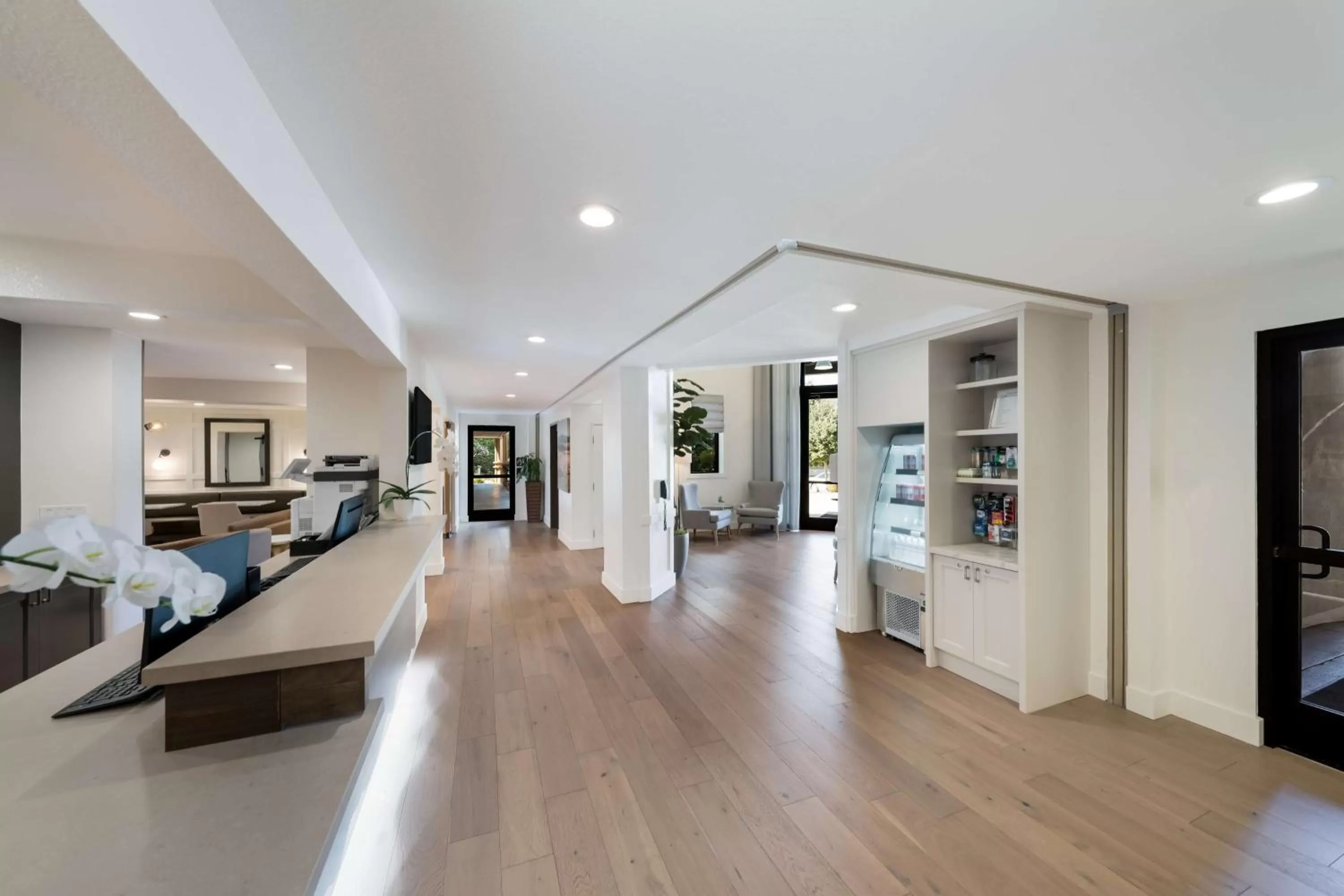 Lobby or reception in BEST WESTERN the Inn of Los Gatos