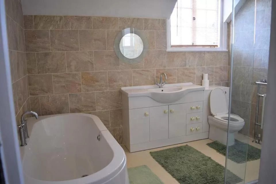 Bathroom in St Peters Bed and Breakfast