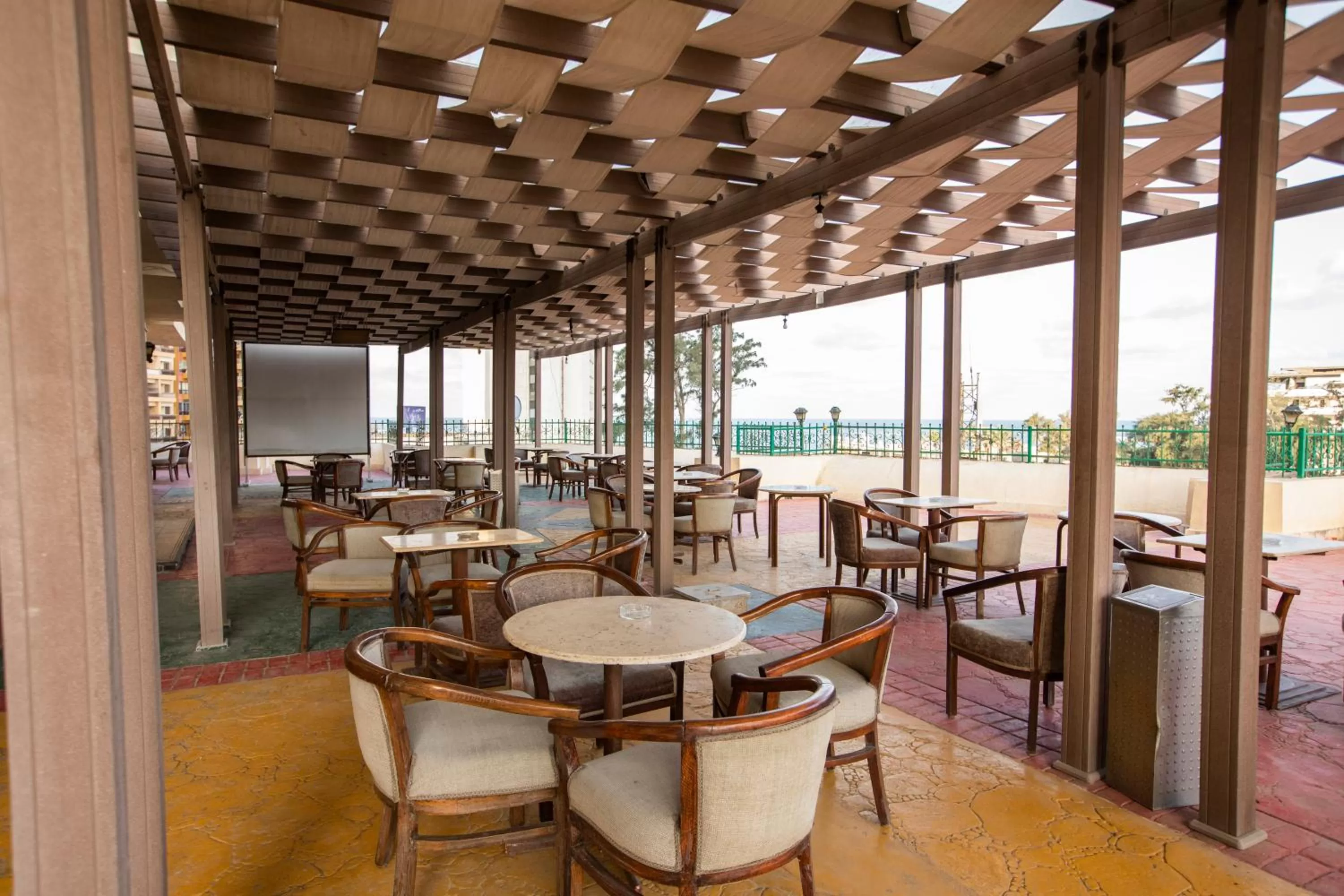 Restaurant/places to eat in AIFU Hotel El Montazah Alexandria