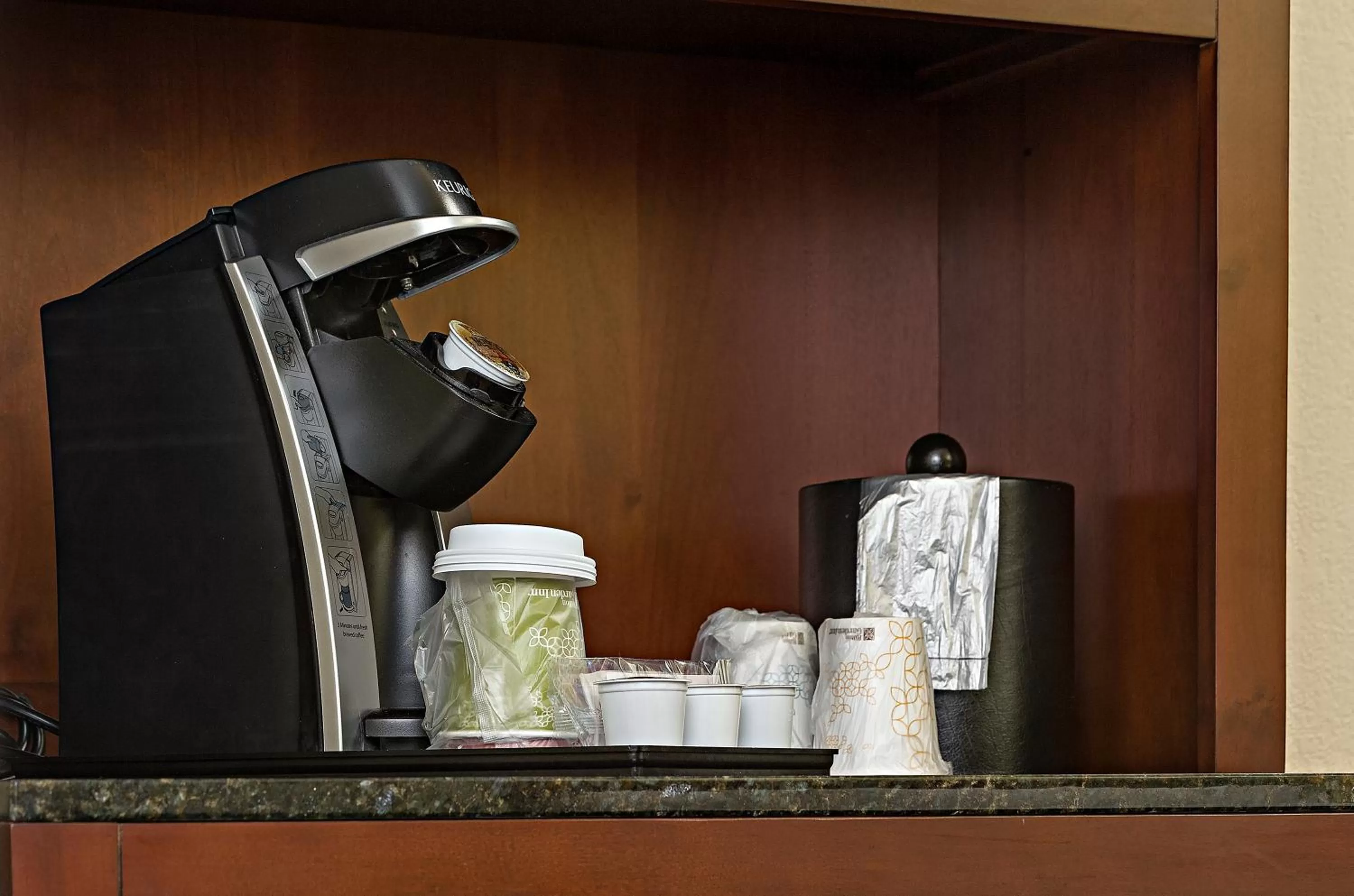 Coffee/tea facilities in Hotel 1620 Plymouth Harbor