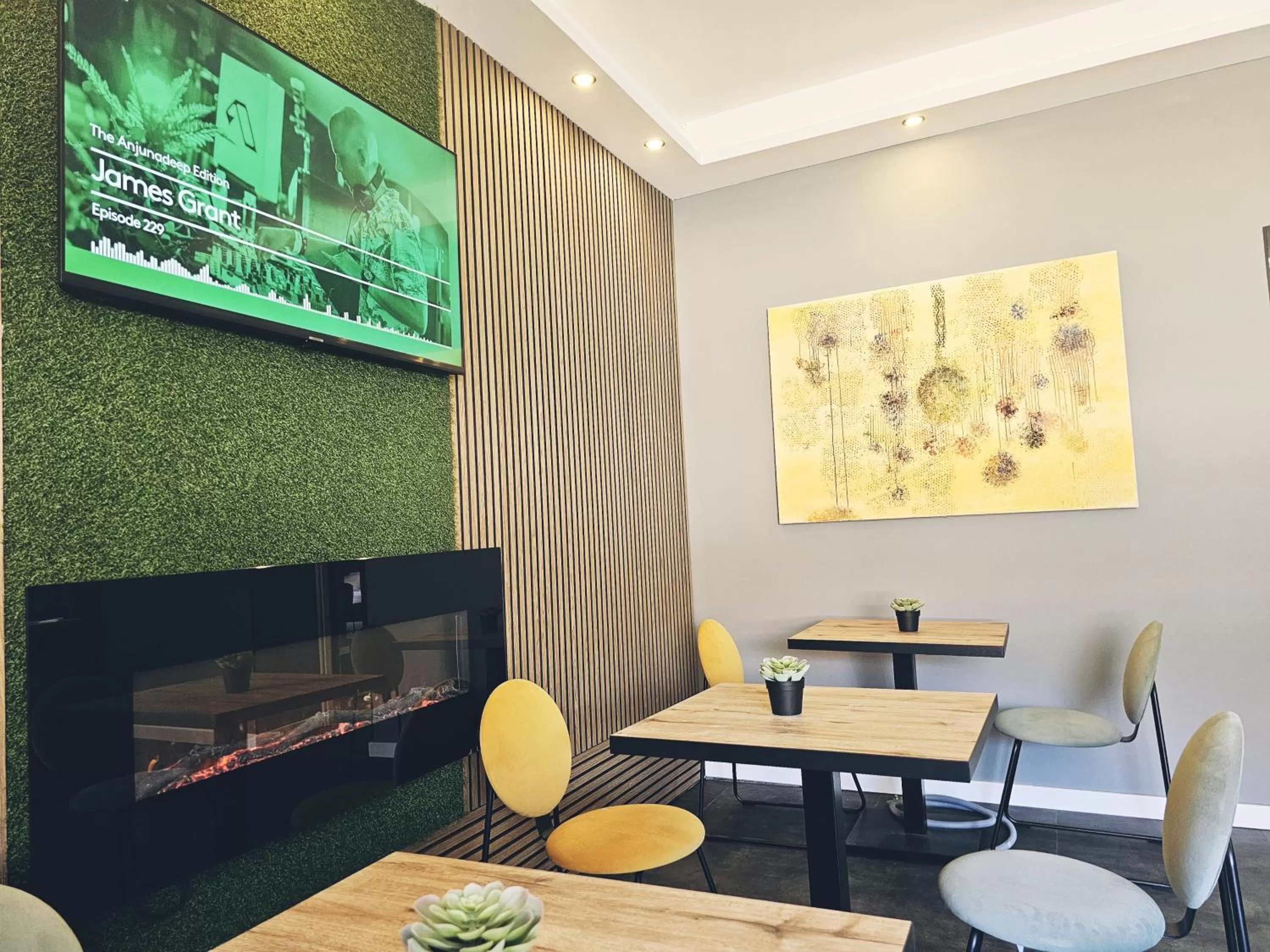 TV/Entertainment Center in B&B Cvjetni