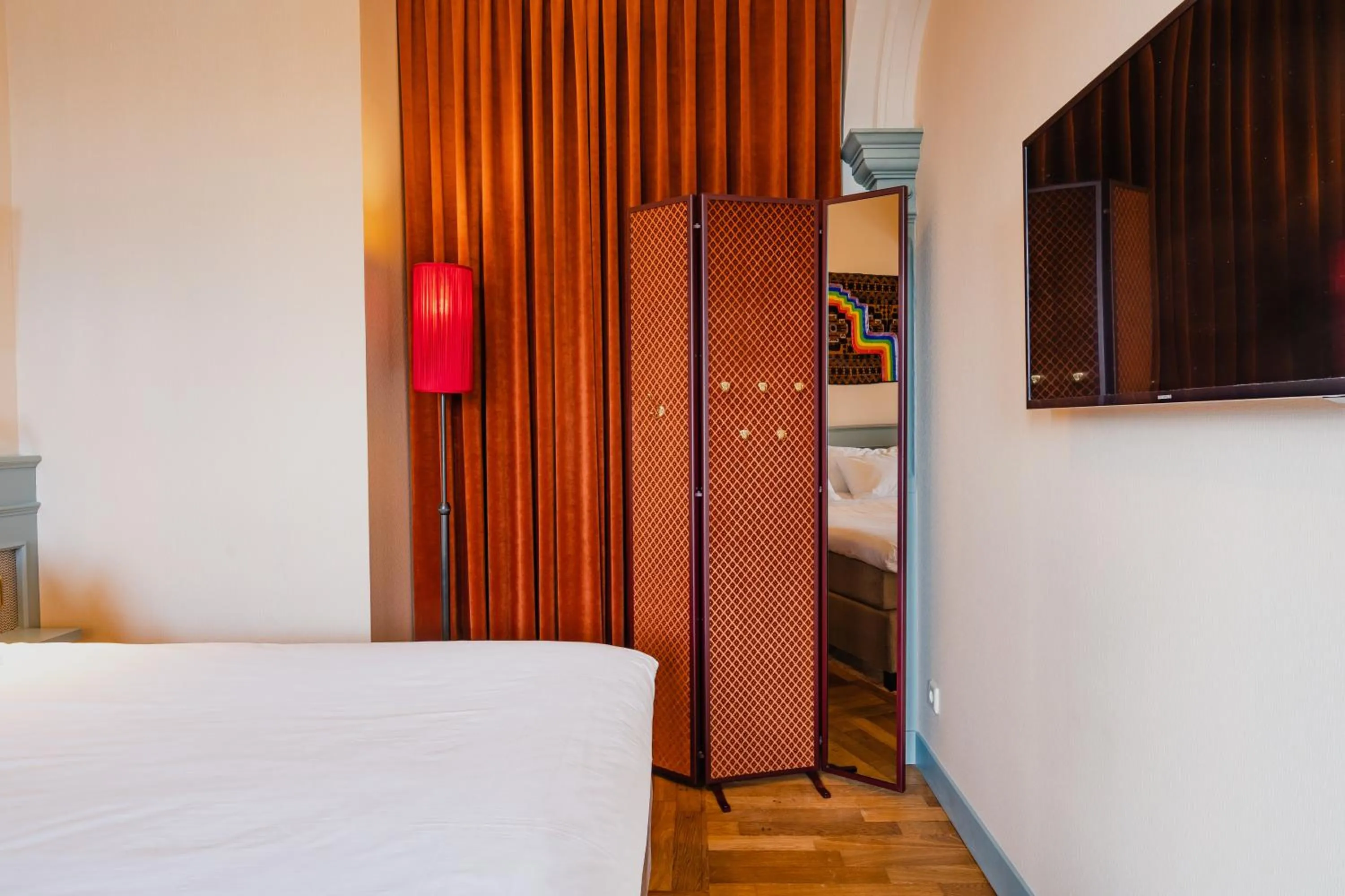 TV and multimedia, Bed in Hotel Mercier