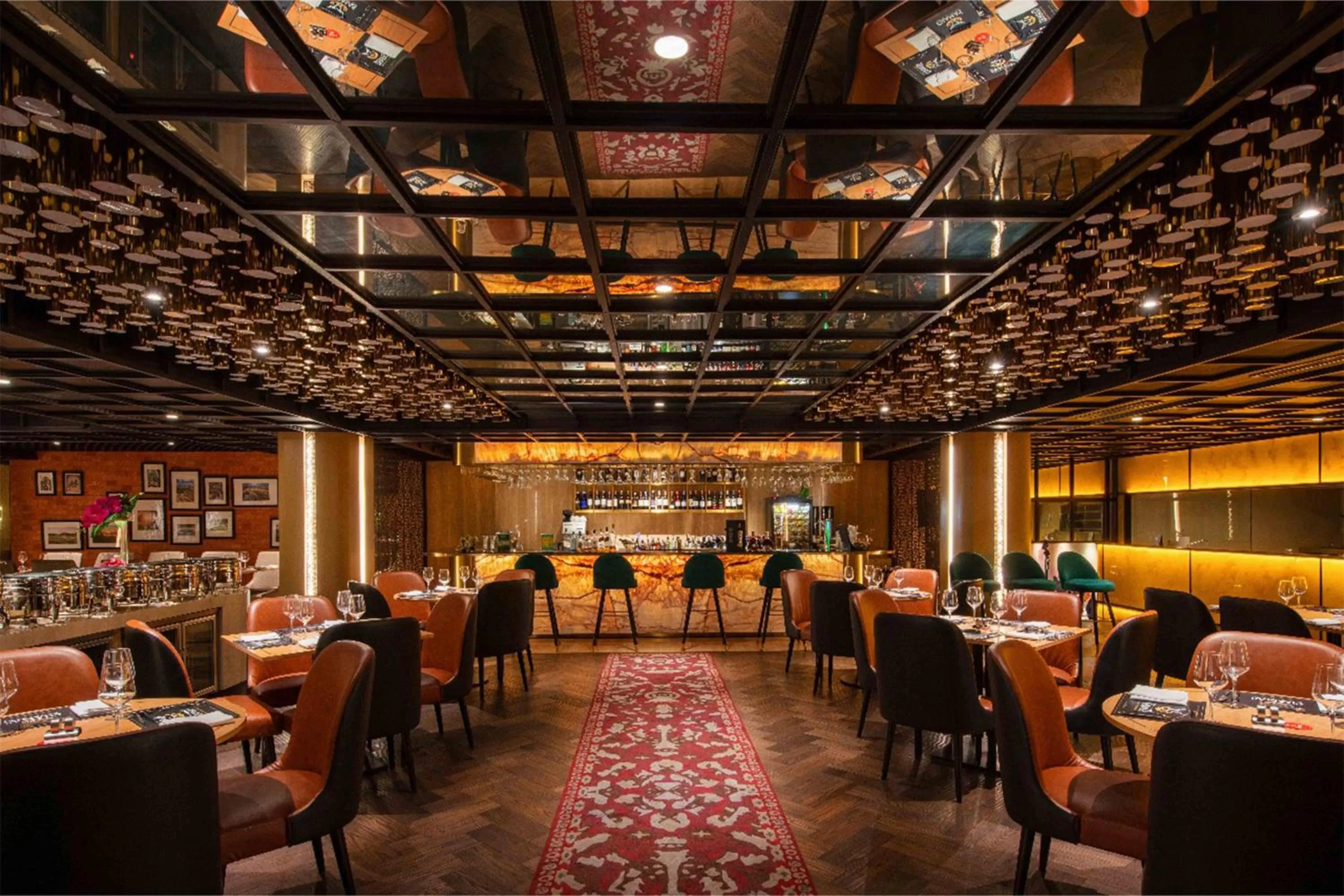 Restaurant/places to eat in Vasa Hotel Surabaya