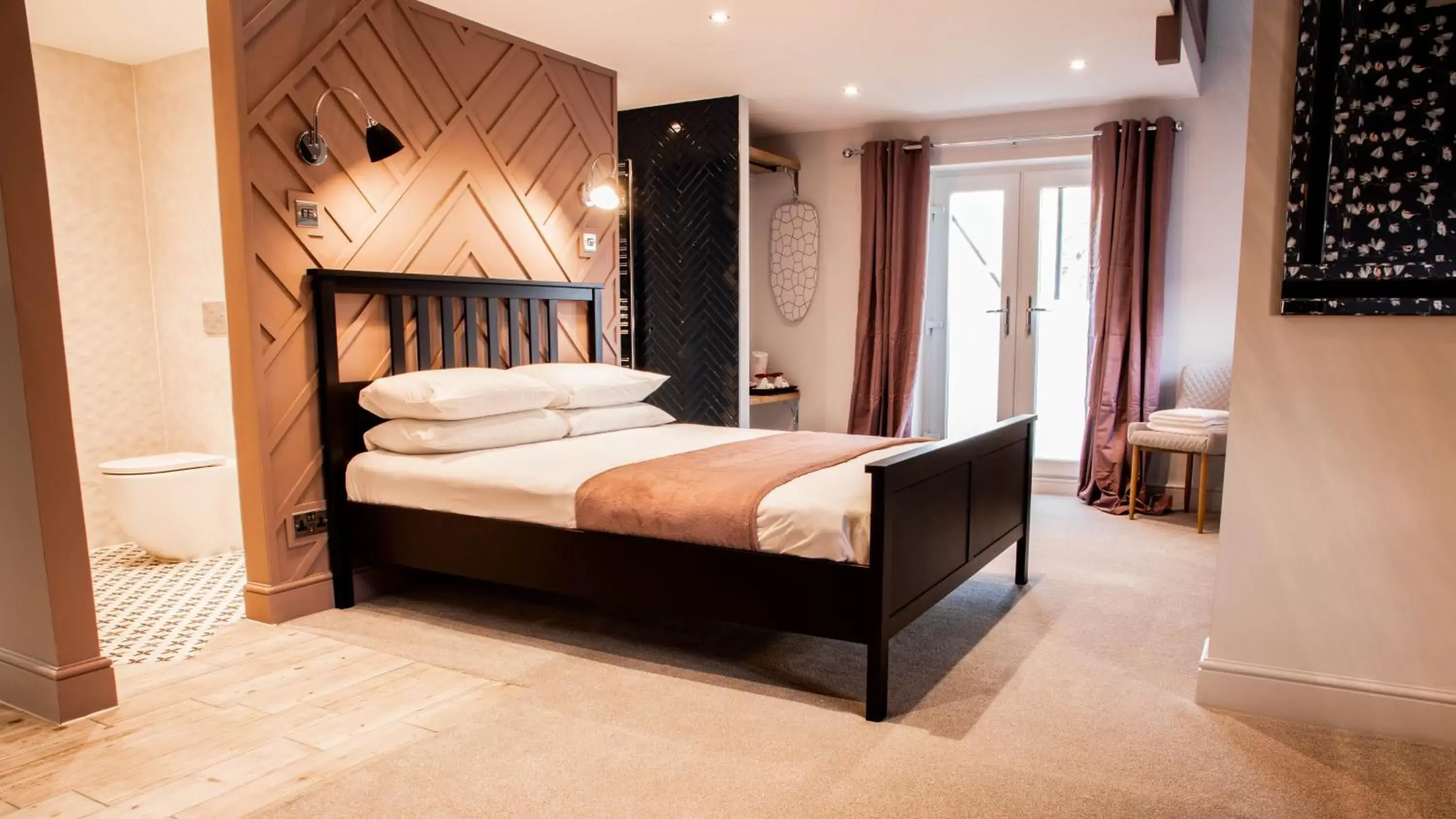 Superior Double Room in The Jacobean Hotel Superior Double Room in The Jacobean Hotel