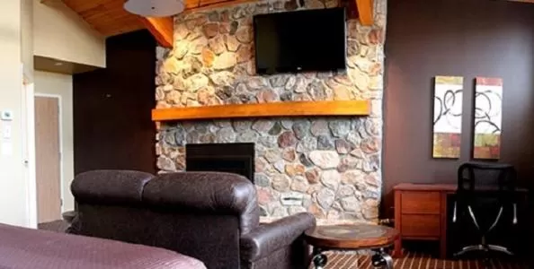 Seating area in C'mon Inn & Suites Fargo