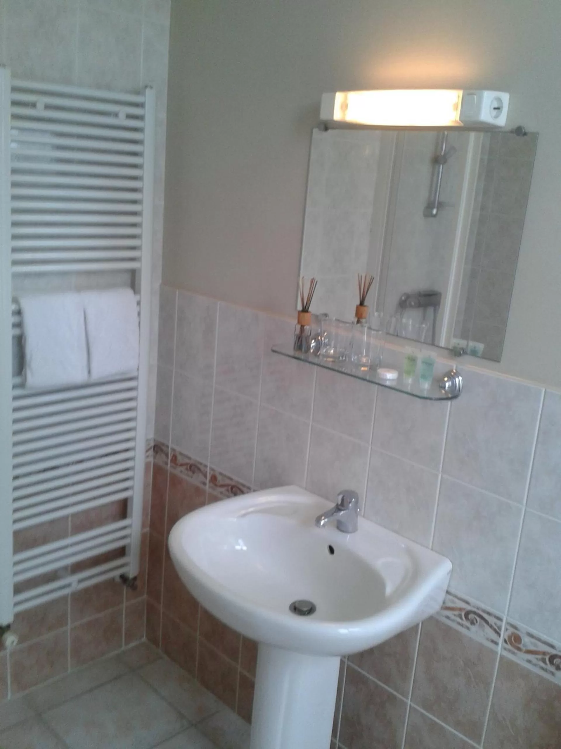 Bathroom in Vue sur la Rance