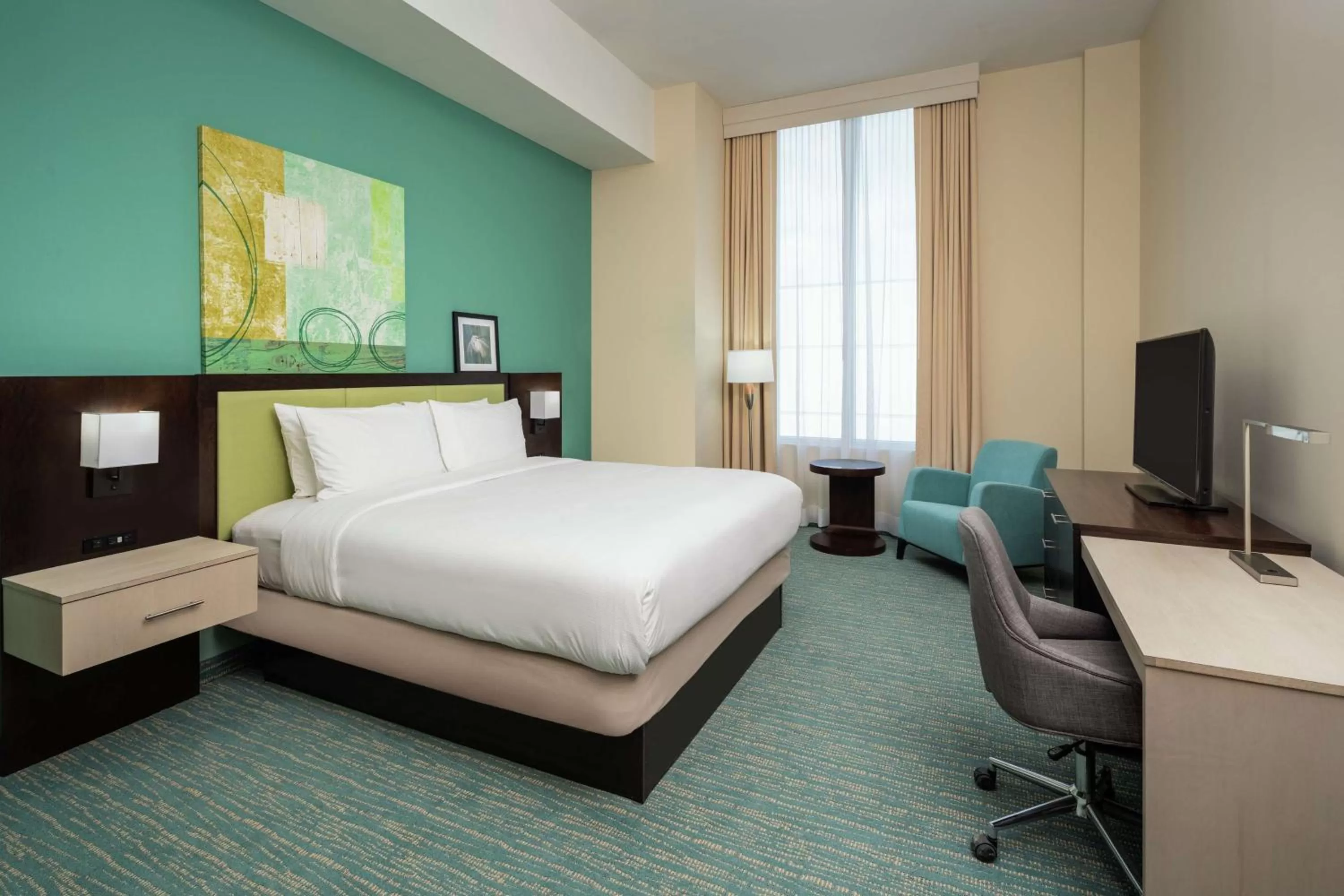 Bedroom, Bed in DoubleTree by Hilton Miami Doral