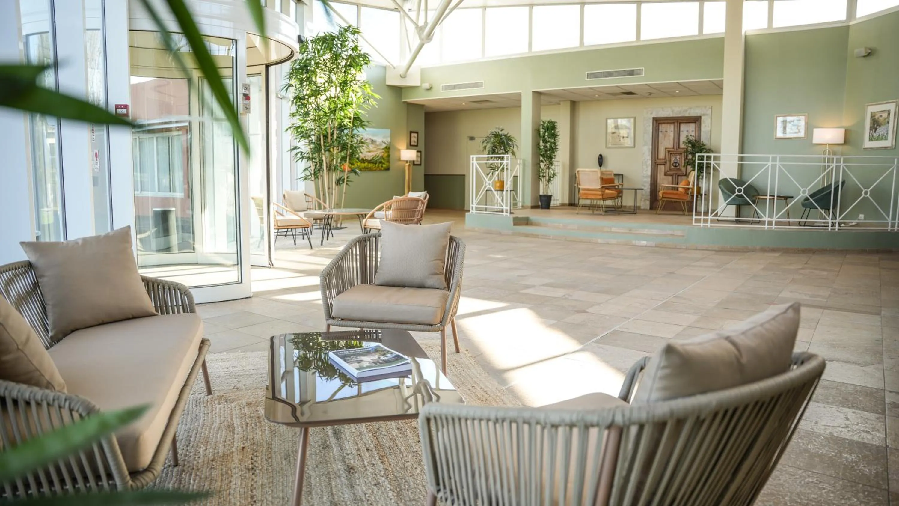 Property building in Hôtel Mount Venturi - Aix-En-Provence Sainte-Victoire - Bar & Restaurant & Padel