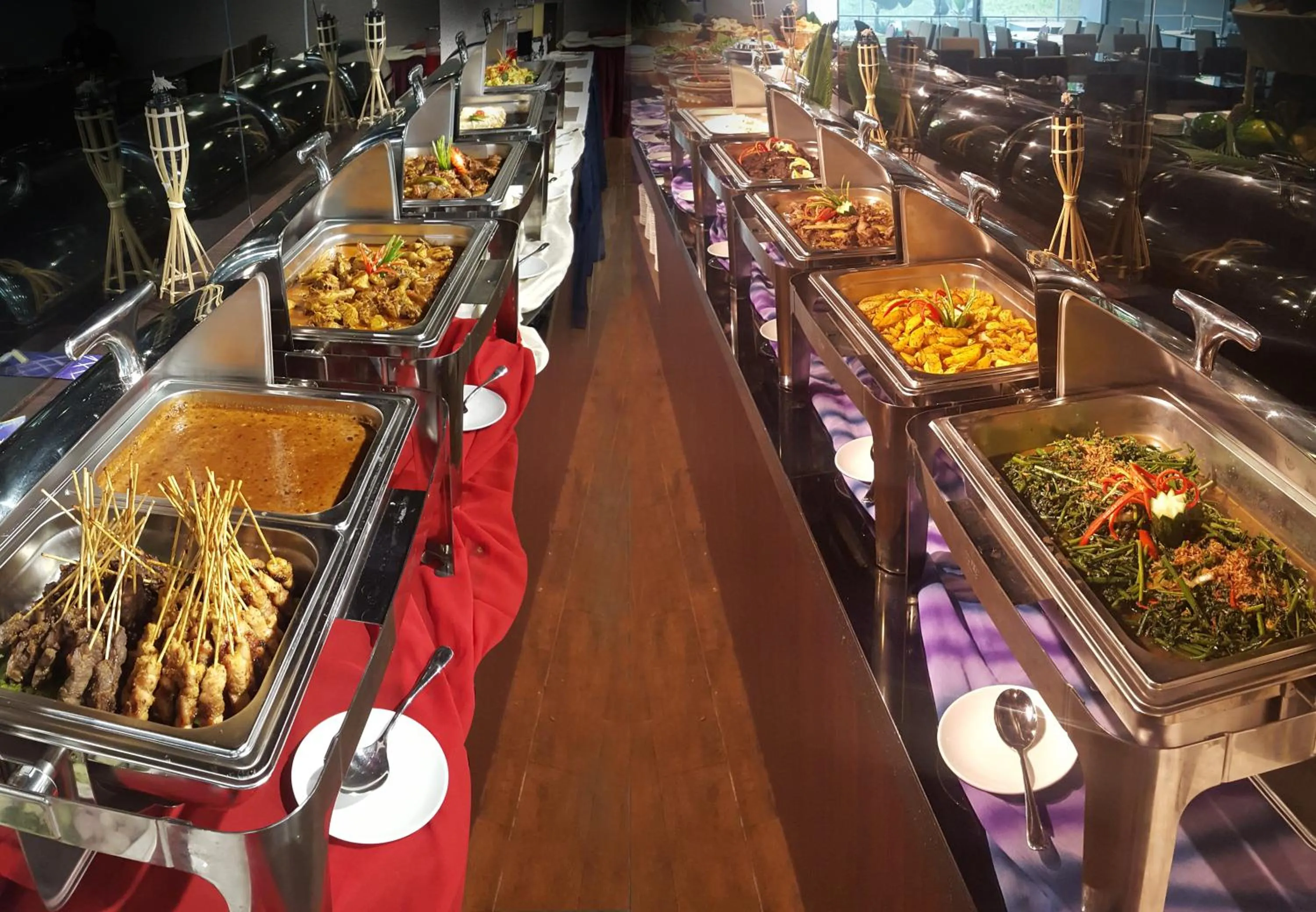 Restaurant/places to eat in Nexus Regency Suites & Hotel