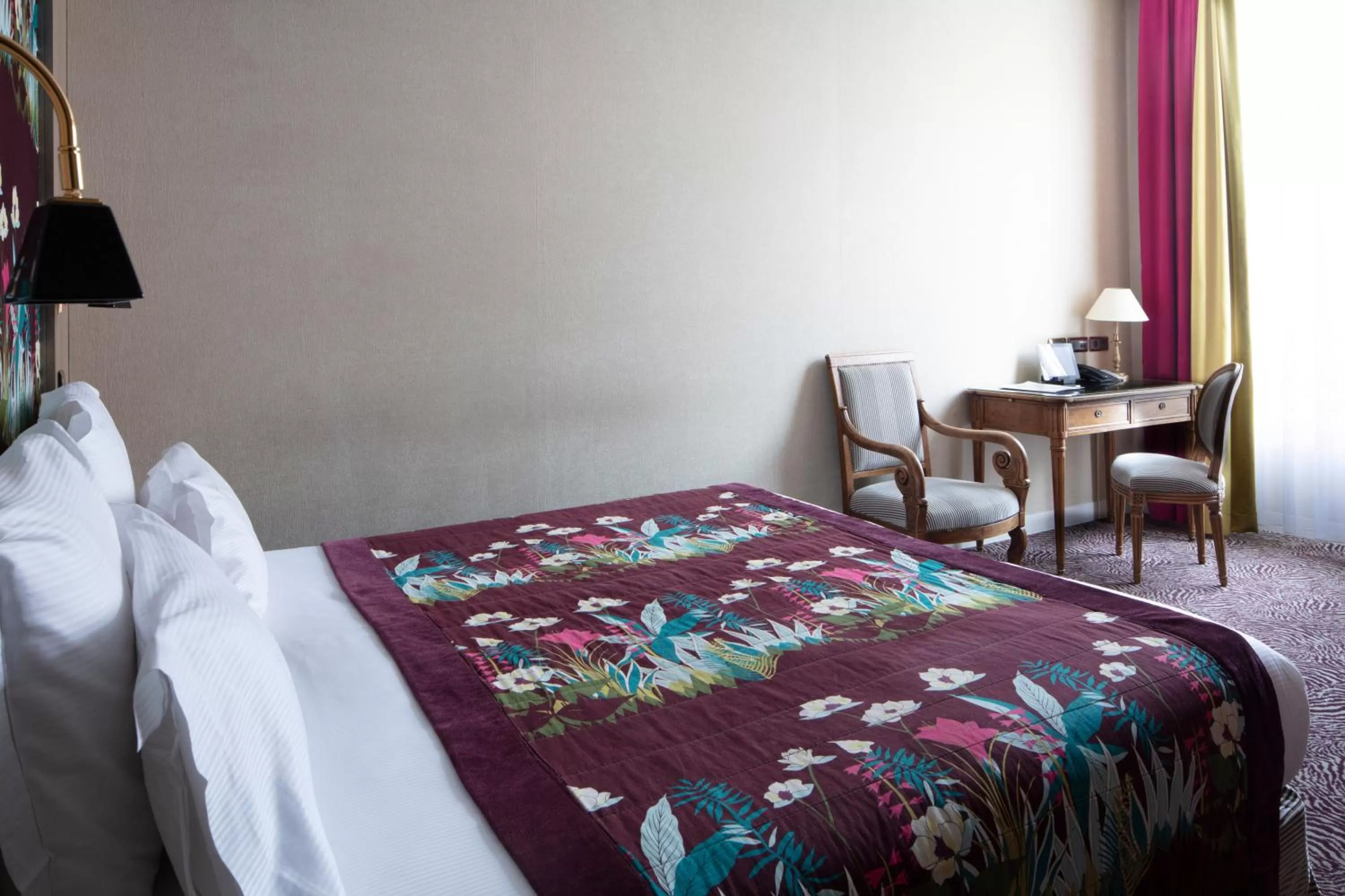 Photo of the whole room, Bed in Hôtel Regent's Garden - Astotel