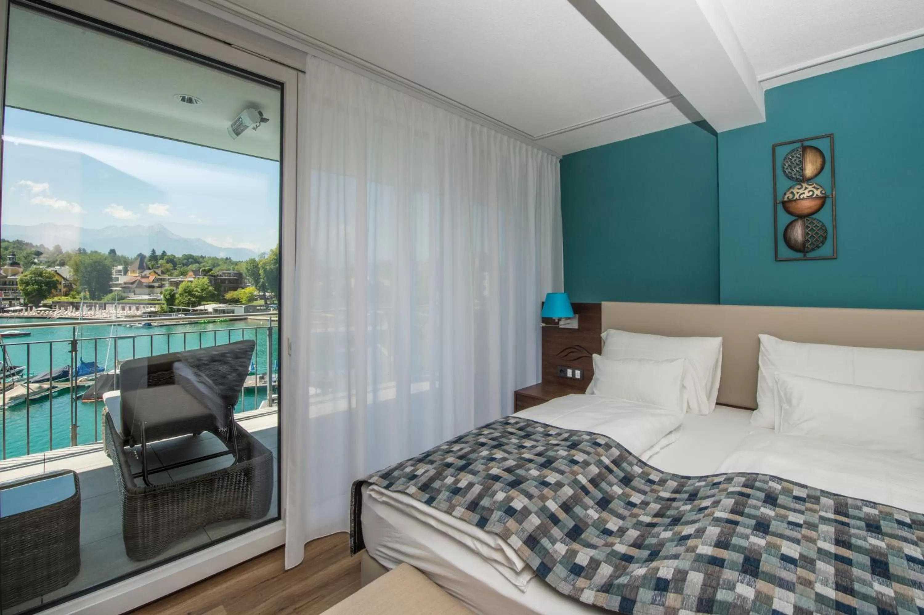 Photo of the whole room, Bed in Boutiquehotel Wörthersee - Serviced Apartments