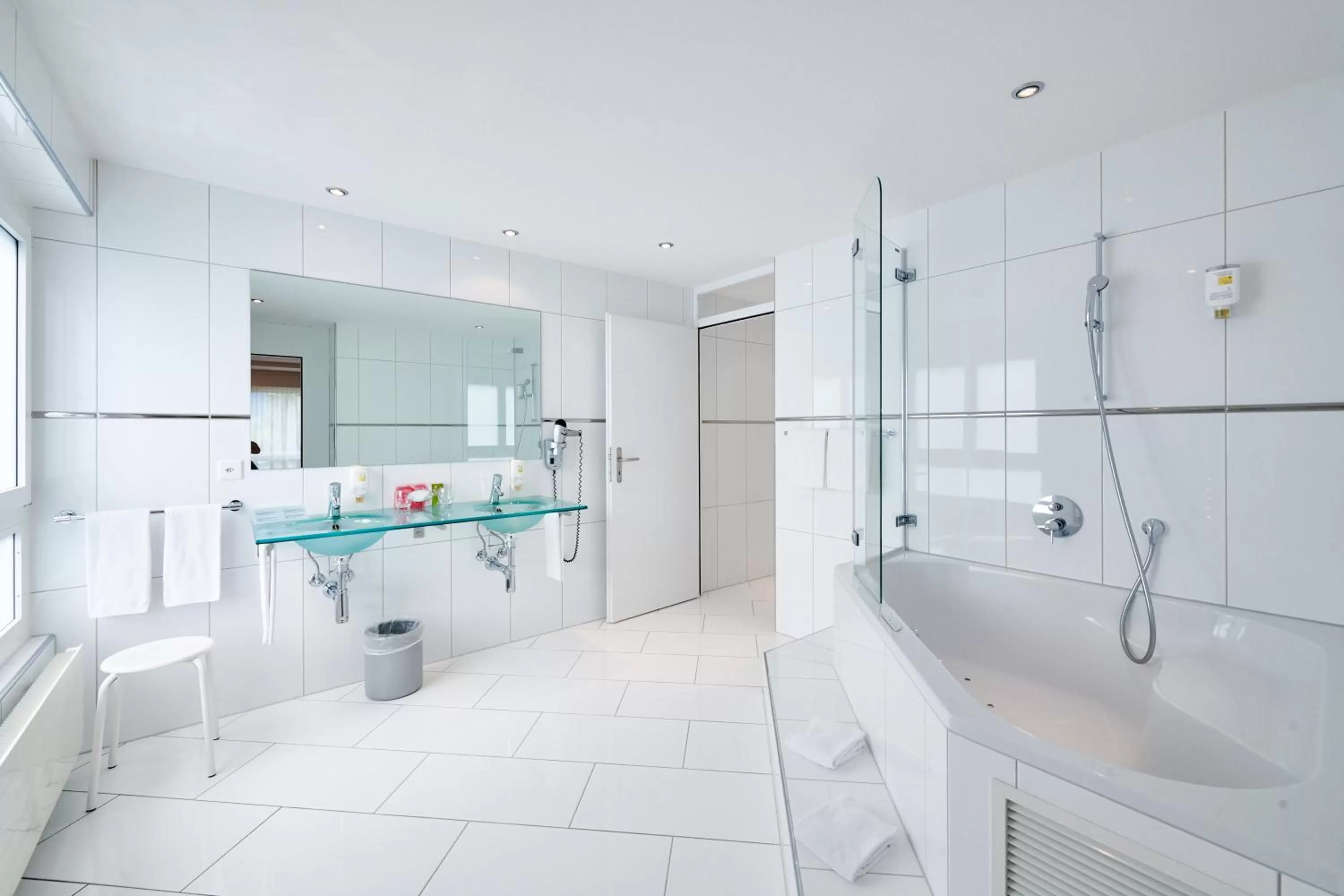 Toilet in Hotel Holiday Thun