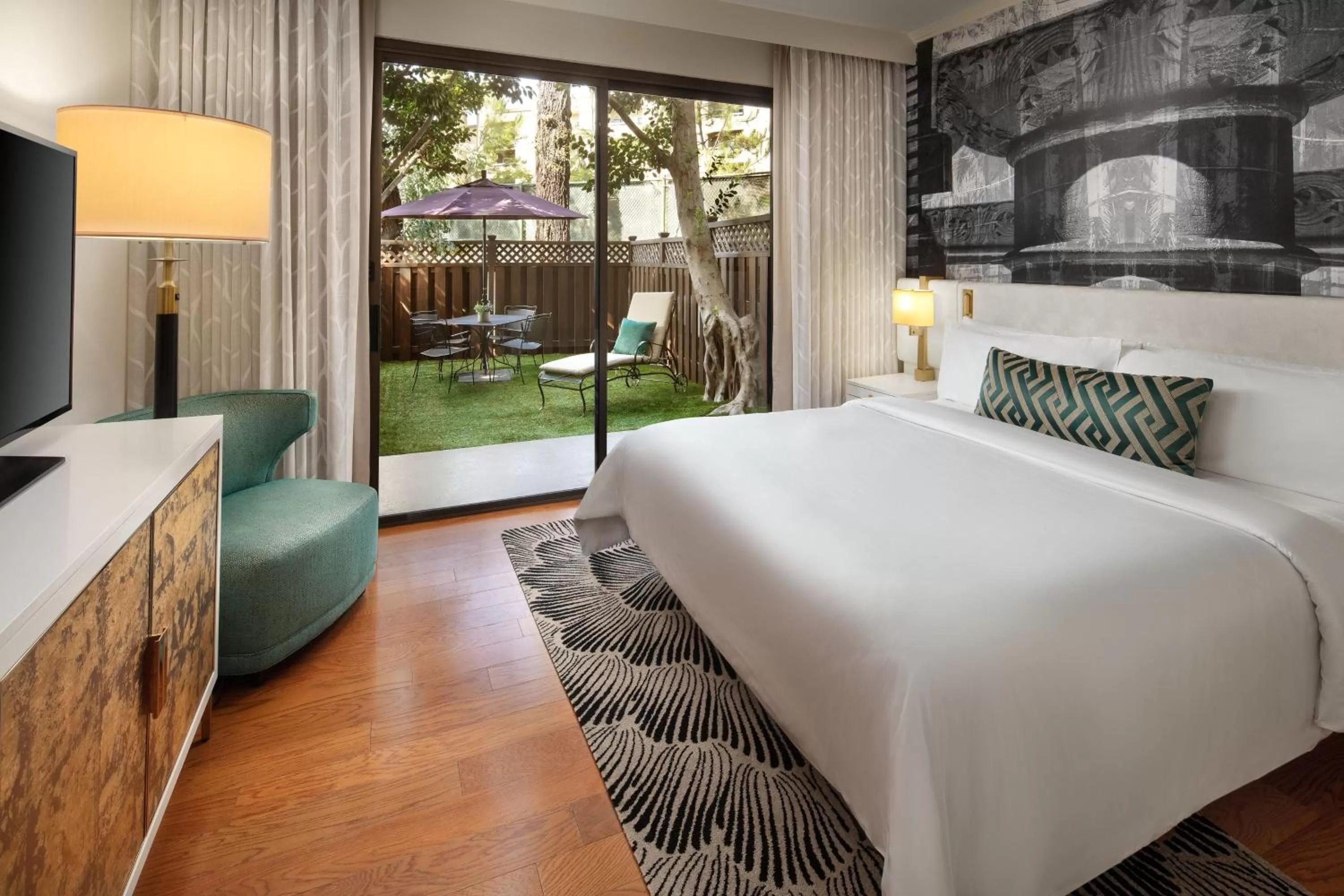 Bedroom, Bed in Avenue of the Arts Costa Mesa, a Tribute Portfolio Hotel