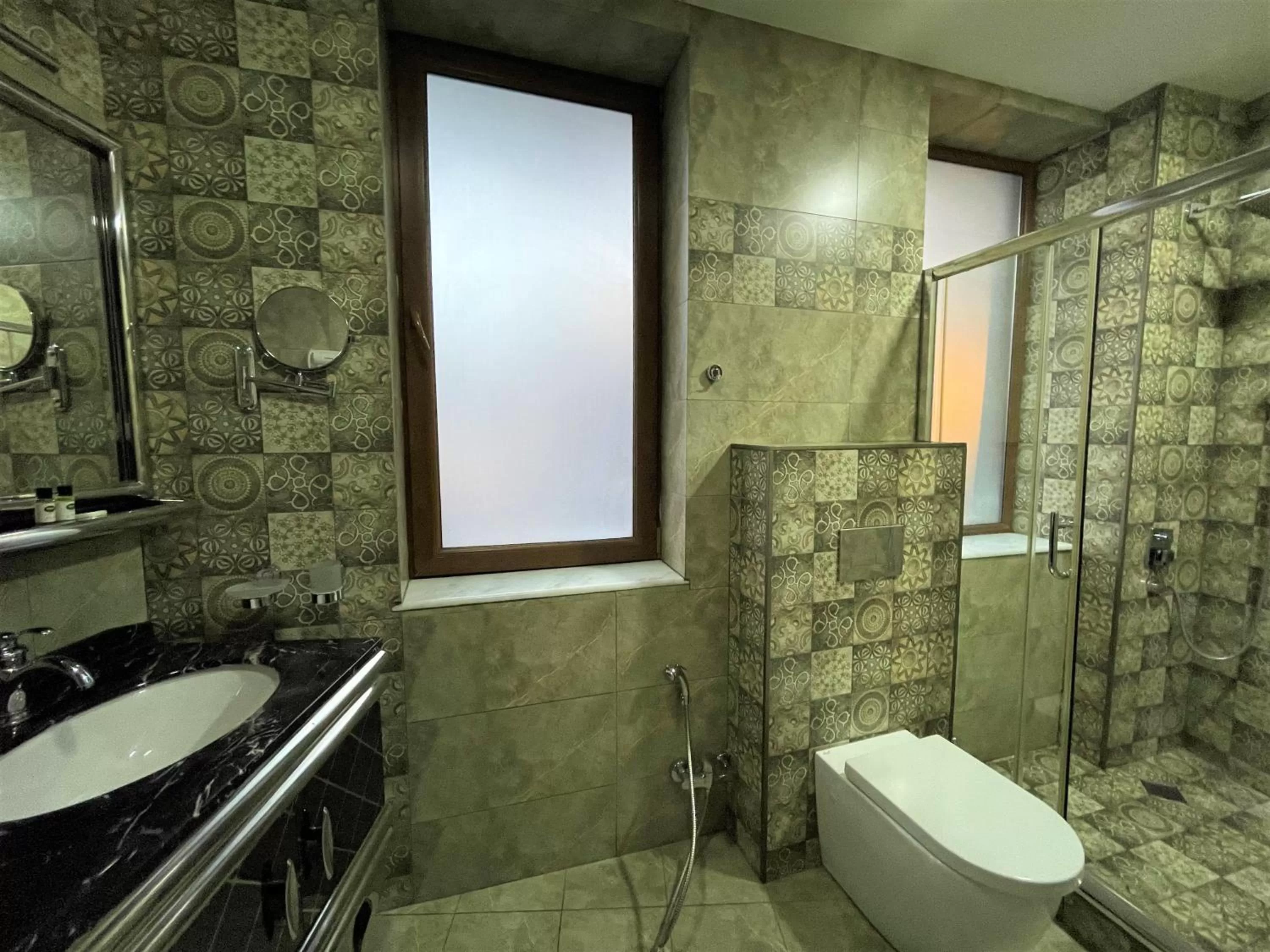 Shower in Hotel Aivani Old Tbilisi