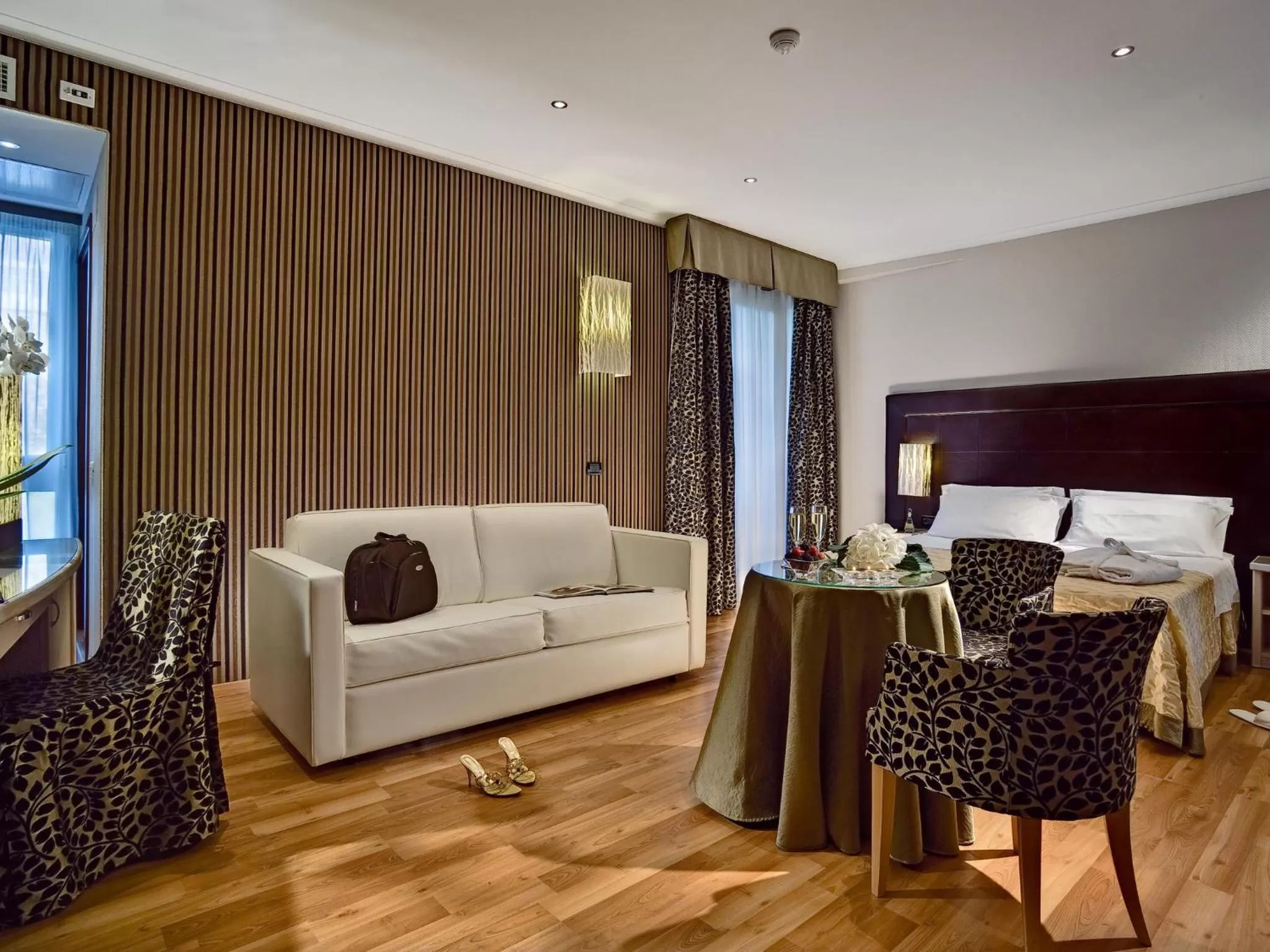 Seating area, Bed in Hotel Eliseo Terme