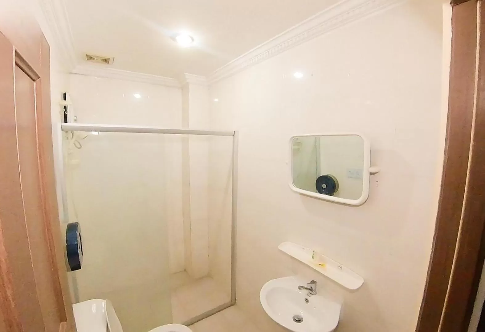 Shower in The Dubliner Inn