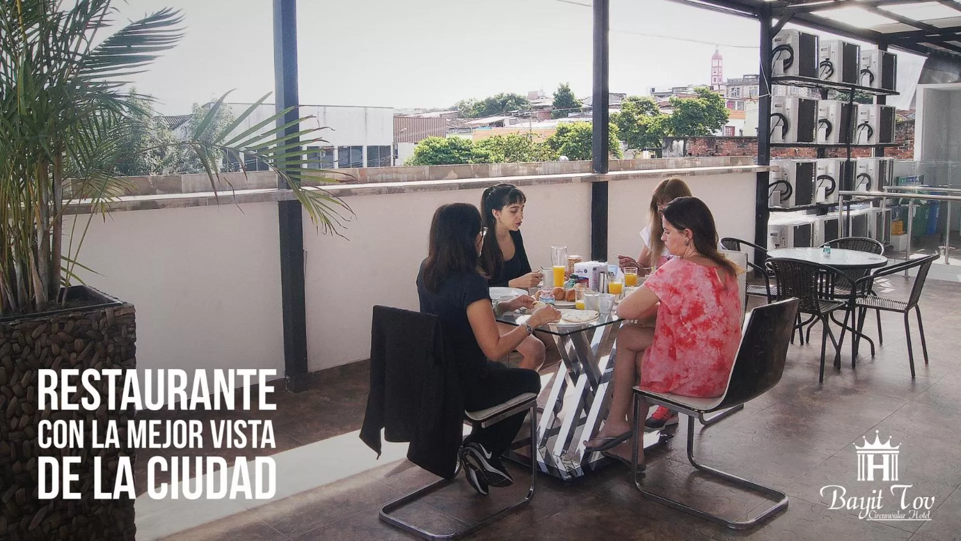 Restaurant/places to eat in Bayit Tov Circunvalar Hotel