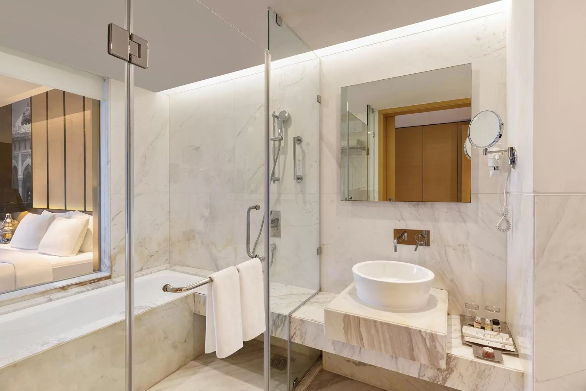 Toilet in Pride Plaza Hotel, Aerocity New Delhi