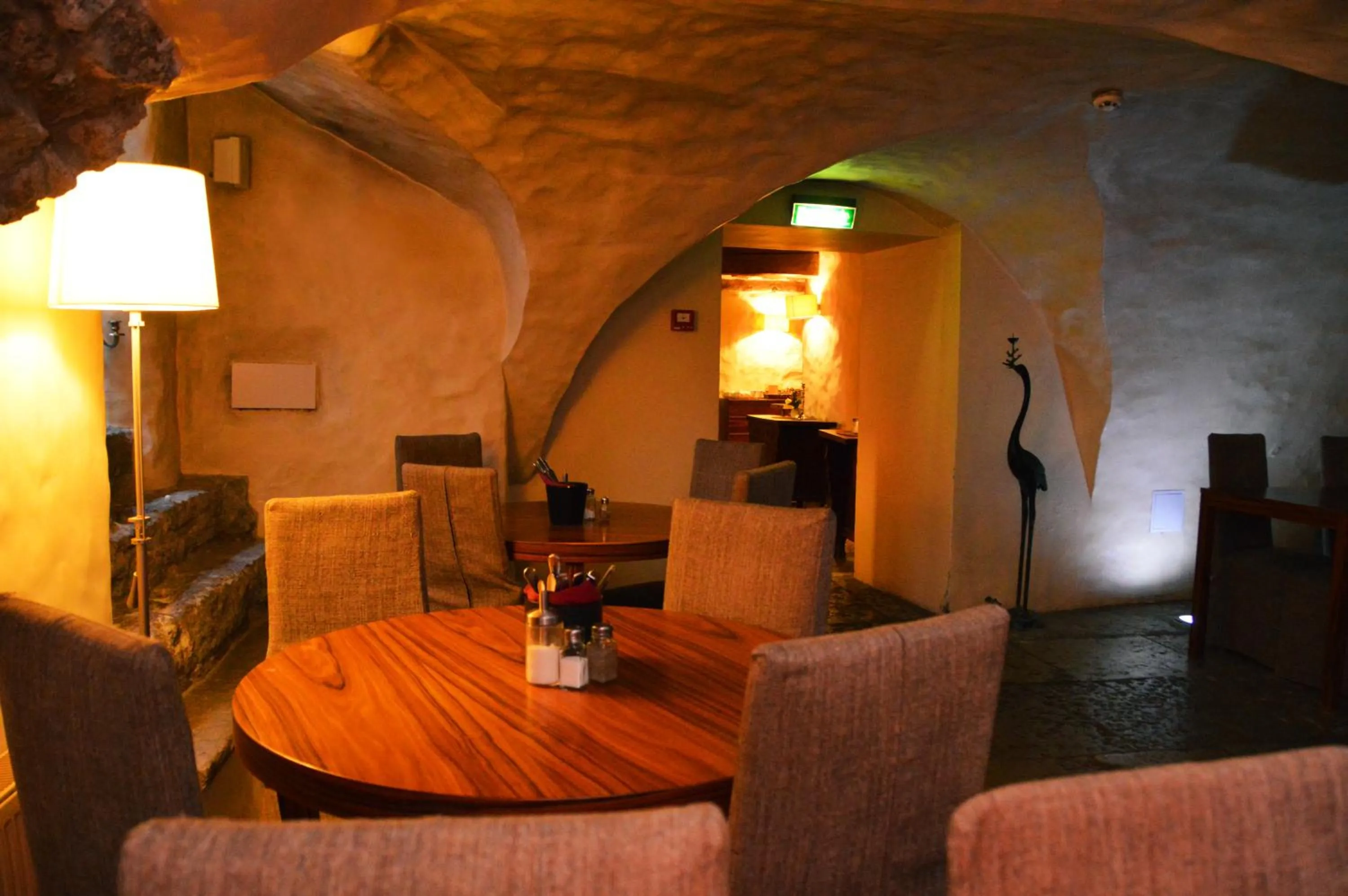 Restaurant/places to eat in Merchants House Hotel