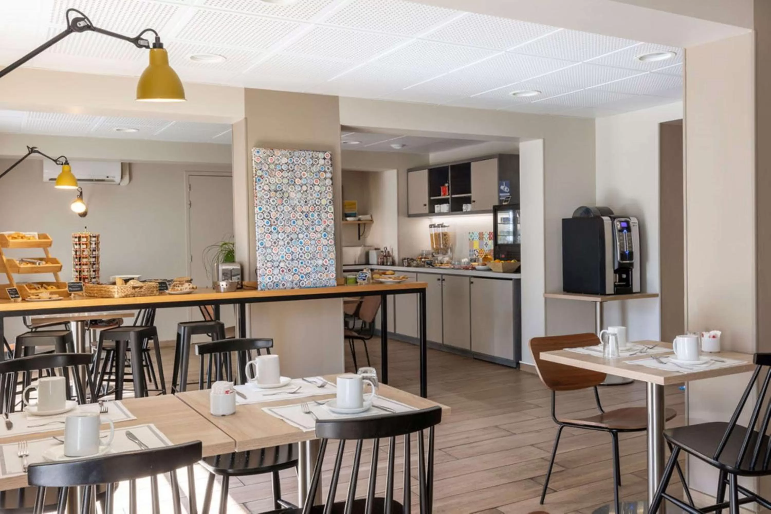 Breakfast in BEST WESTERN La Porte des Châteaux