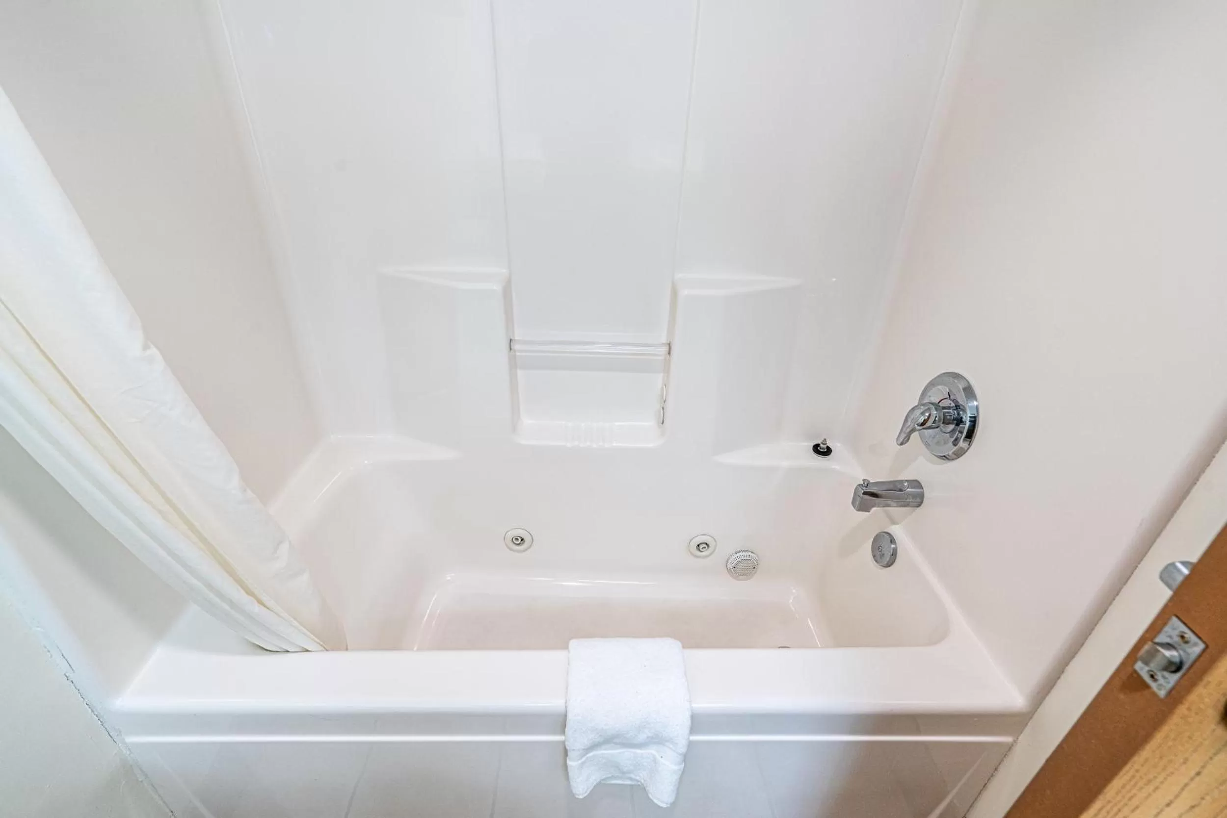 Bathroom in Anchorage Motel Inc.