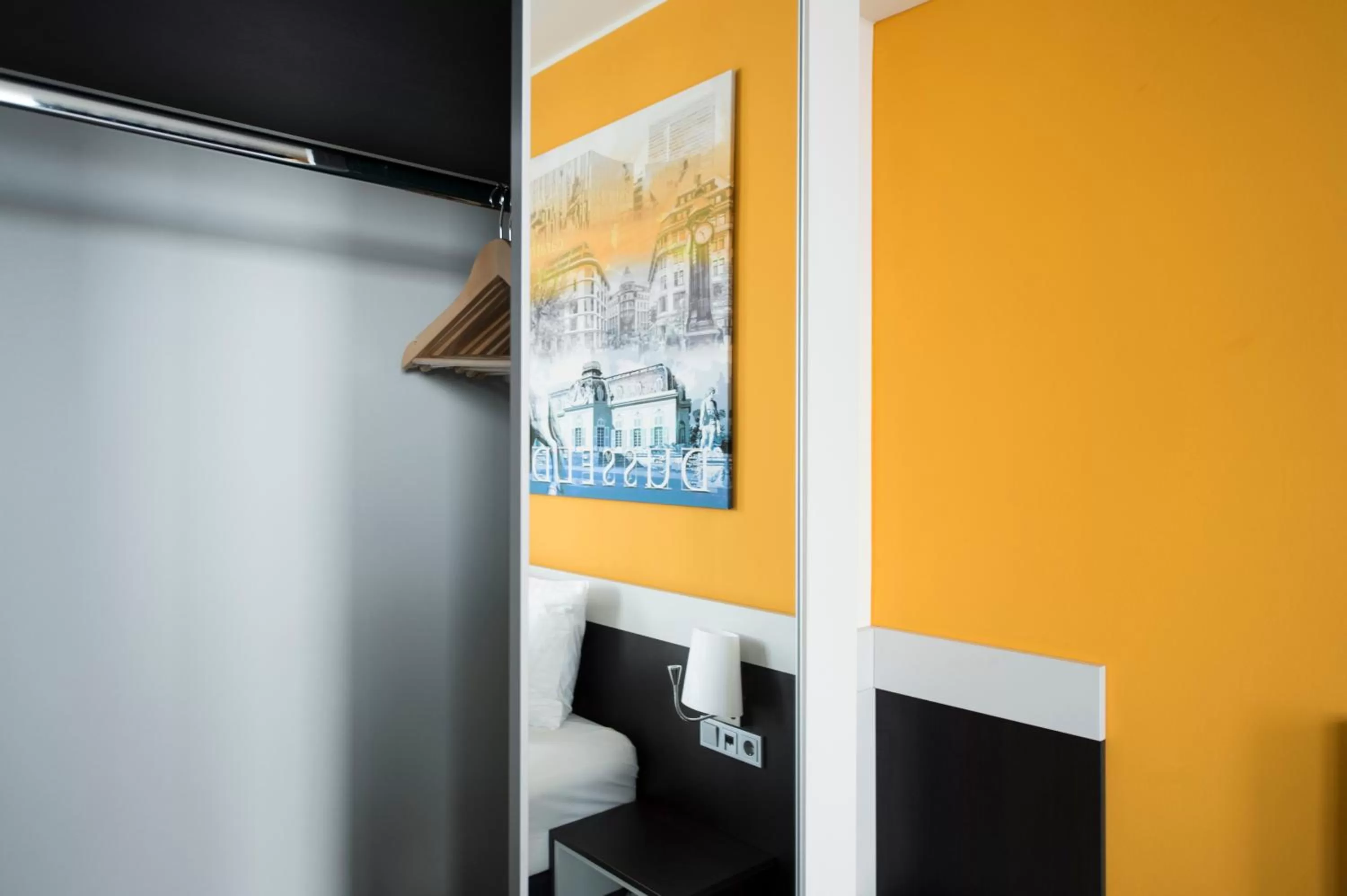 Photo of the whole room in Carathotel Düsseldorf City