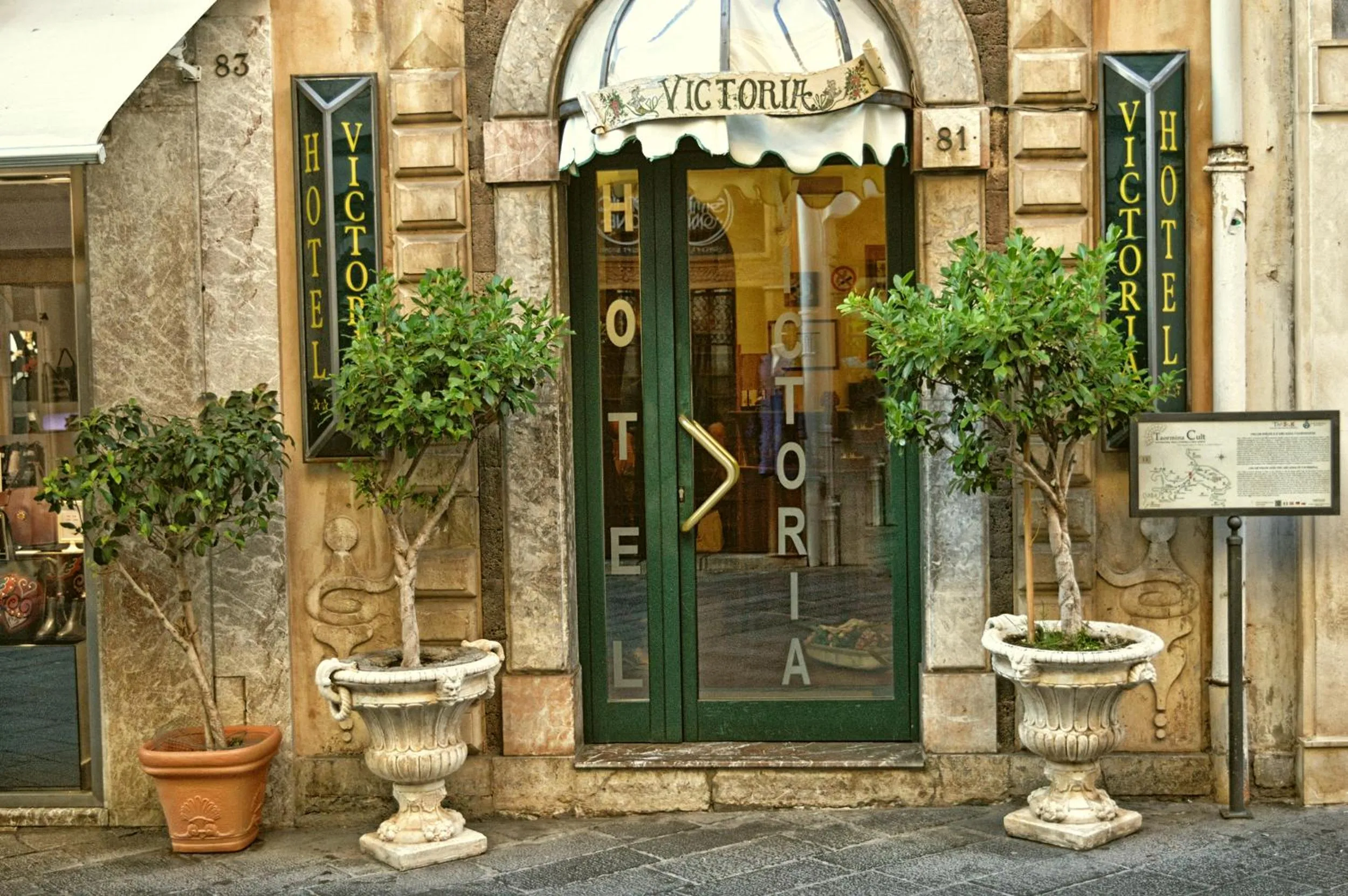 Facade/entrance in Hotel Victoria