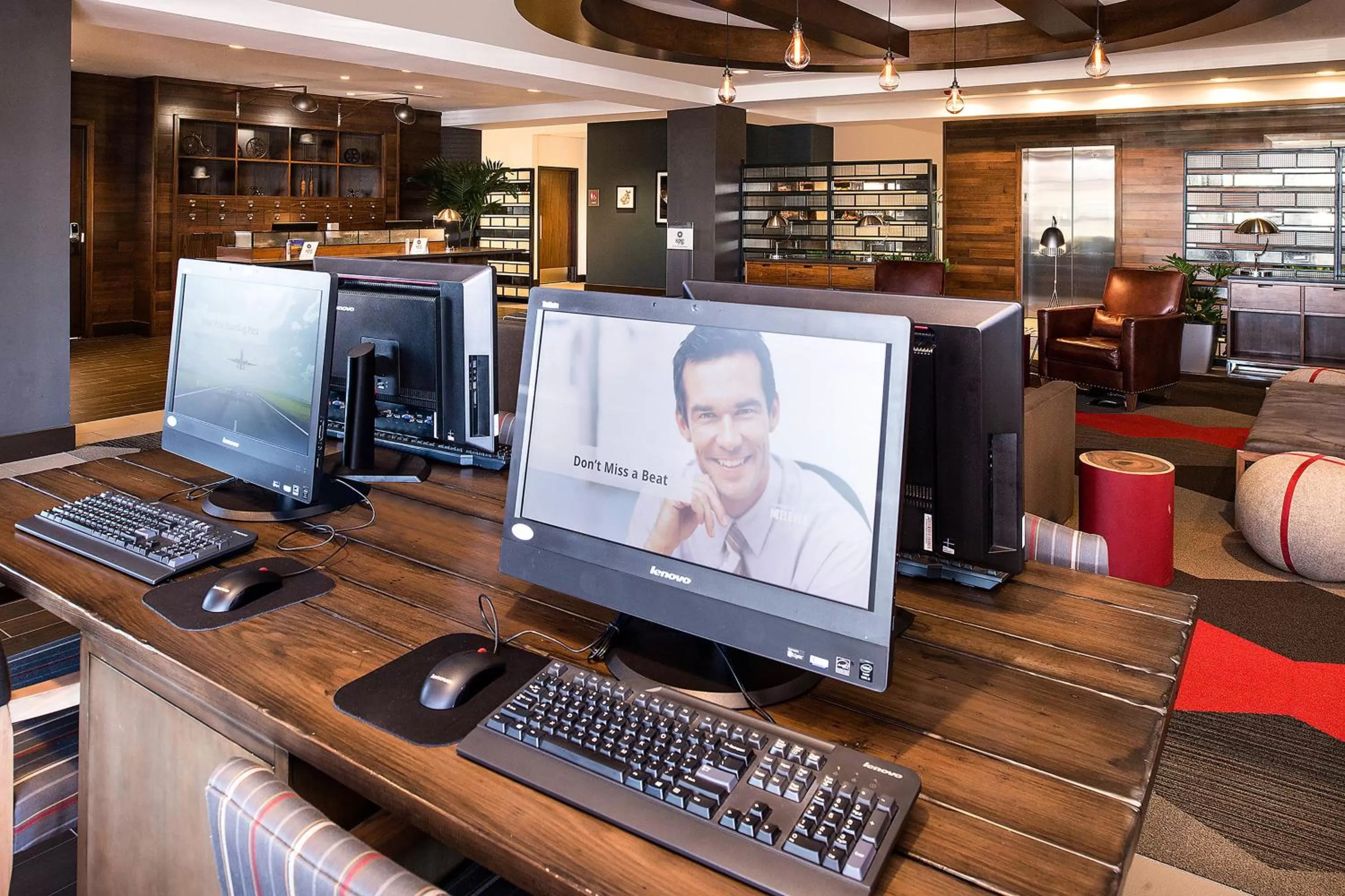 Business facilities in Radisson Hotel Detroit Metro Airport