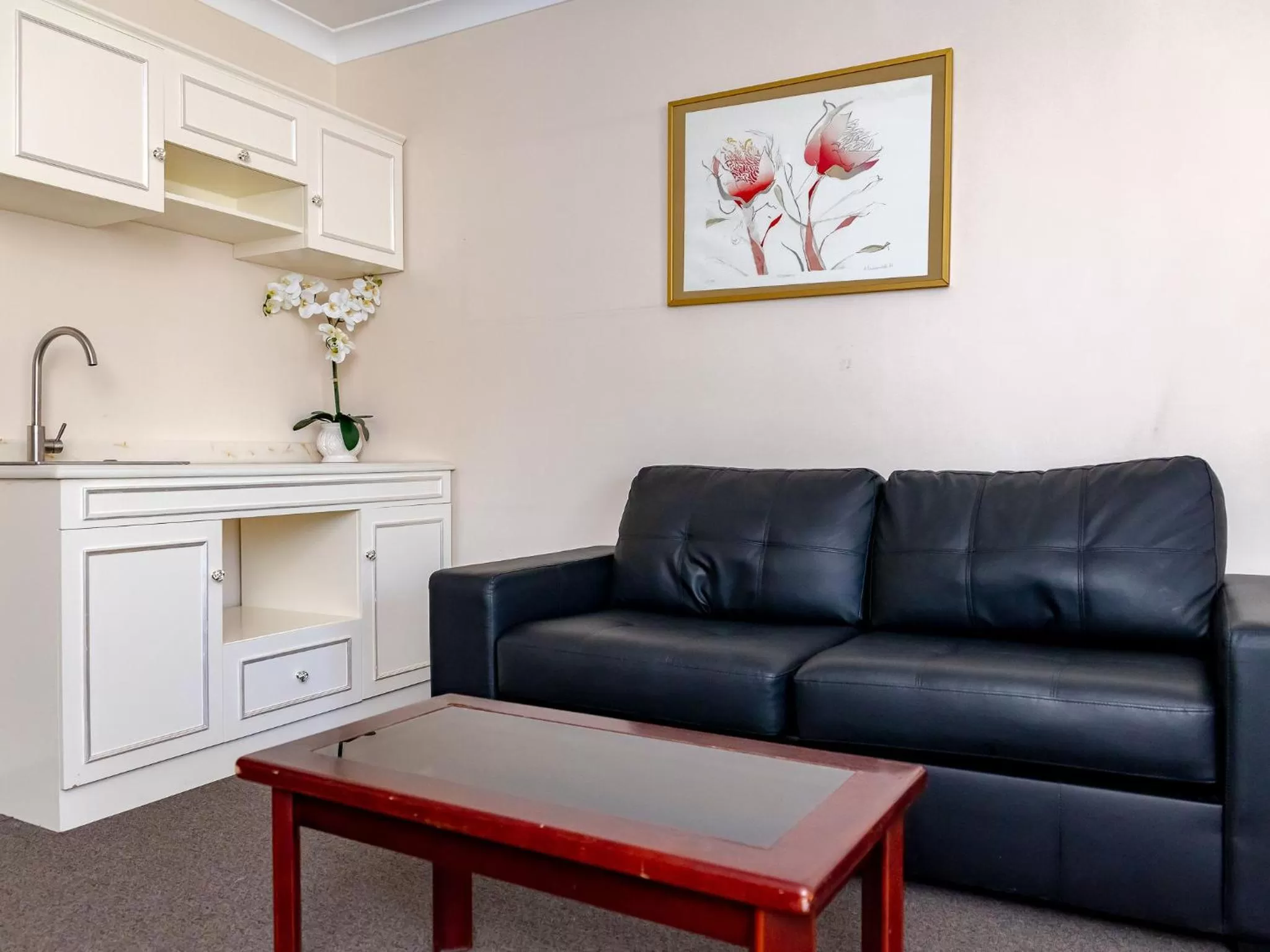 Seating area in Charbonnier Motor Inn