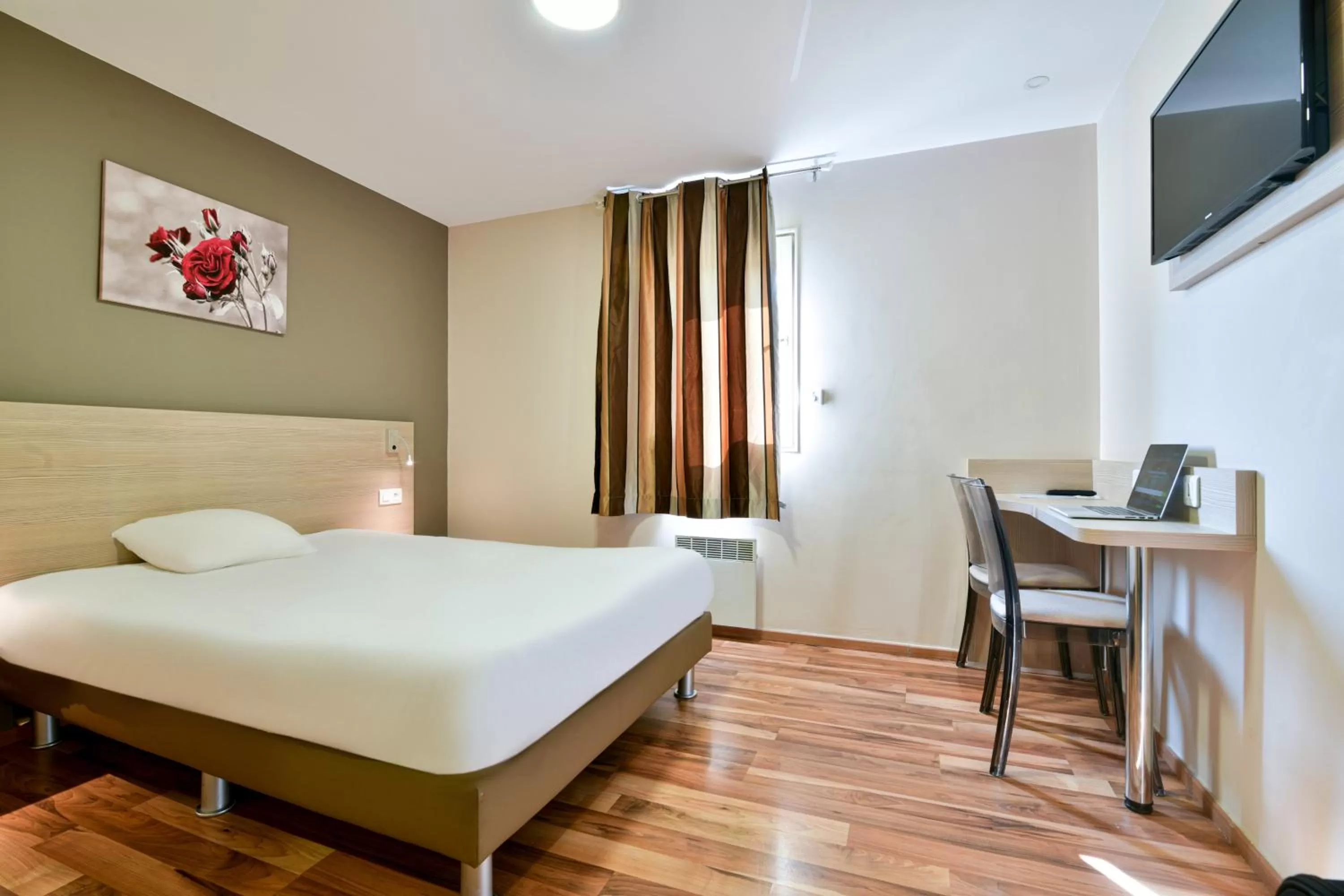 Bedroom, Bed in B&B HOTEL Bollène