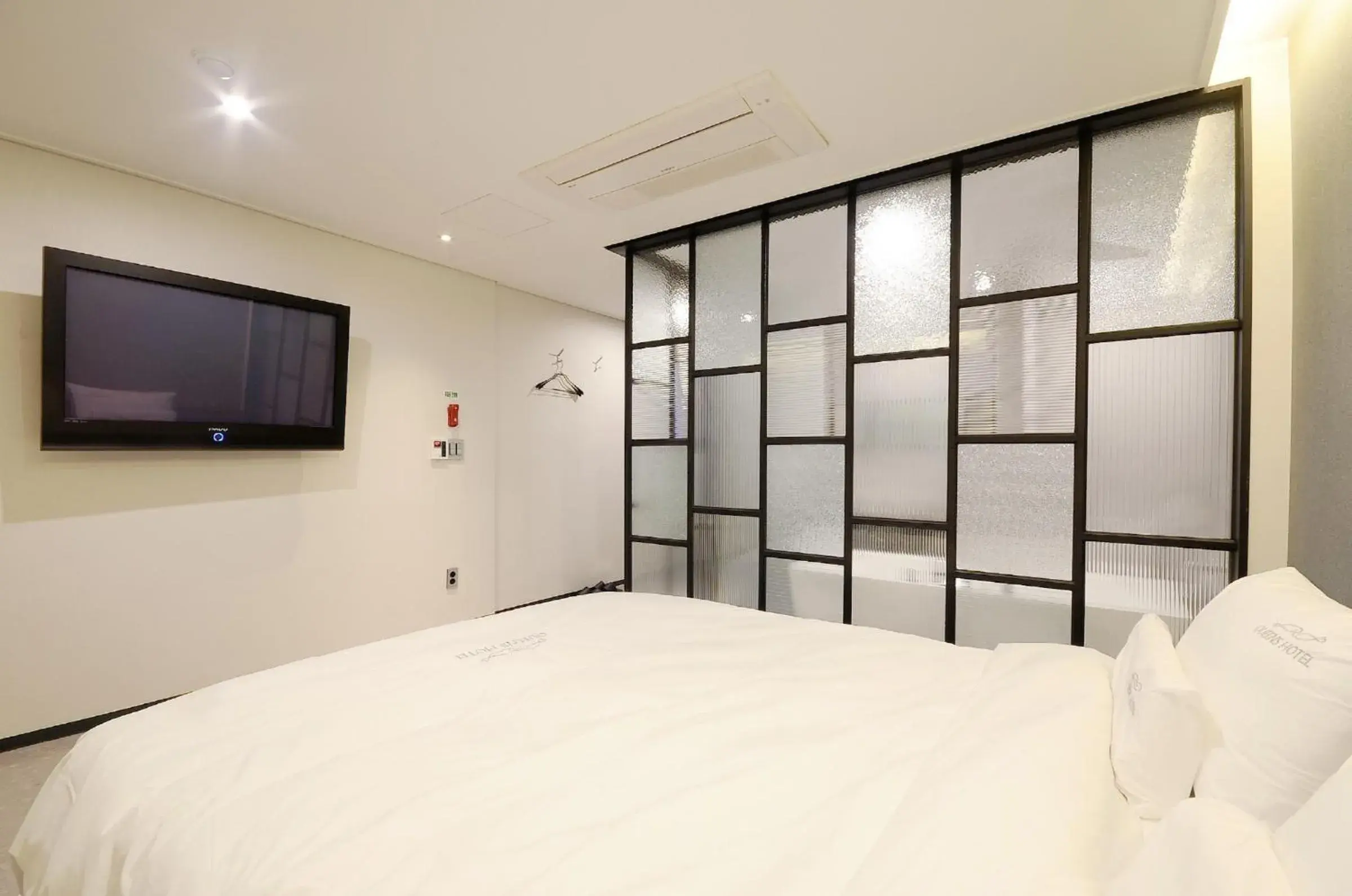 No Parking - Standard Double Room in Queens Hotel Seomyeon Busan No Parking - Standard Double Room in Queens Hotel Seomyeon Busan