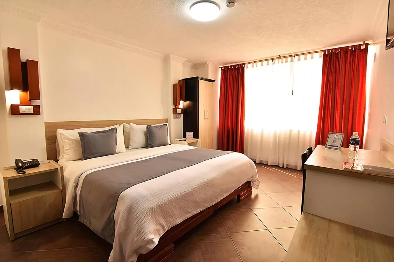 Bedroom, Bed in Hotel Plaza Victoria