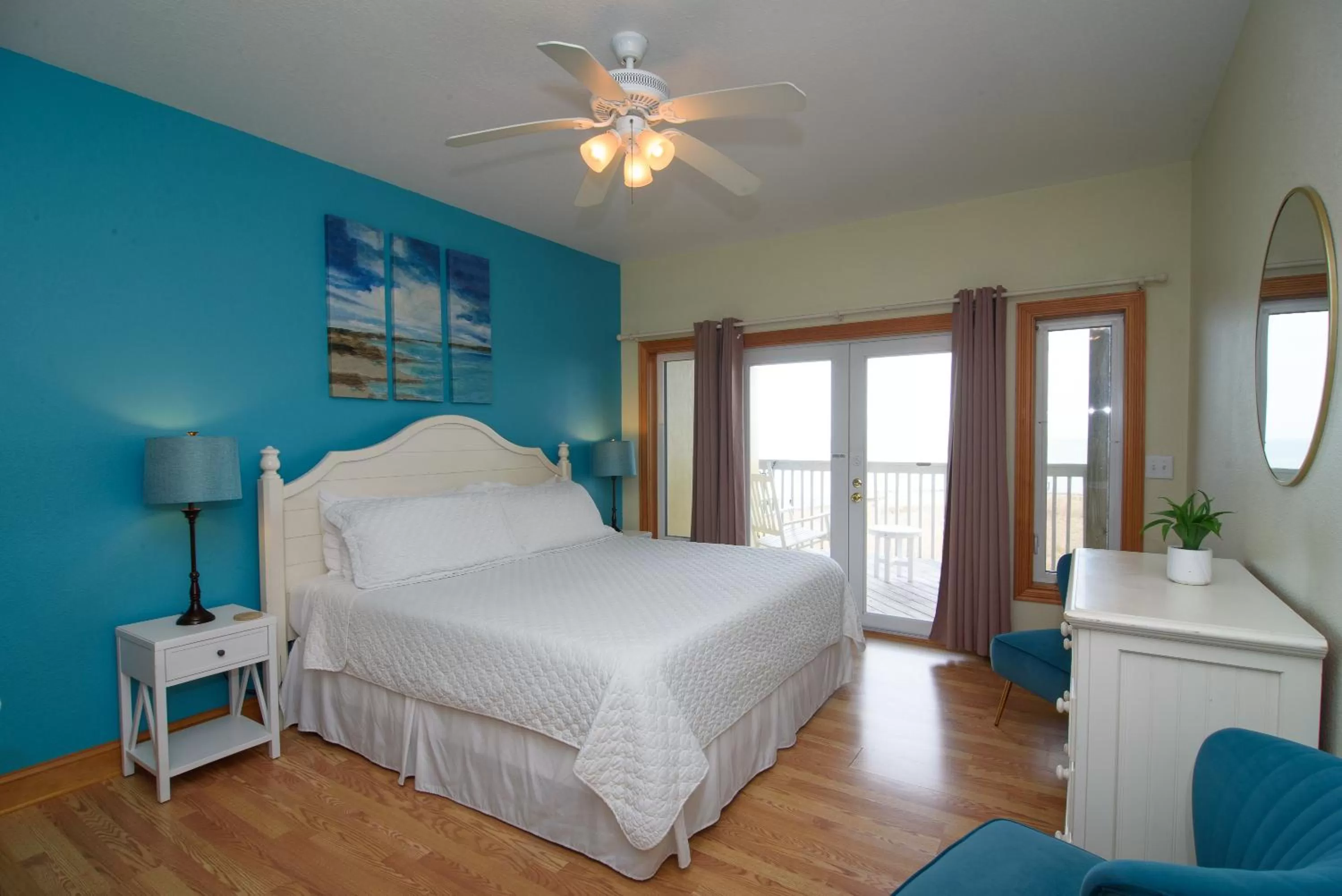 Bed in The Inn on Pamlico Sound